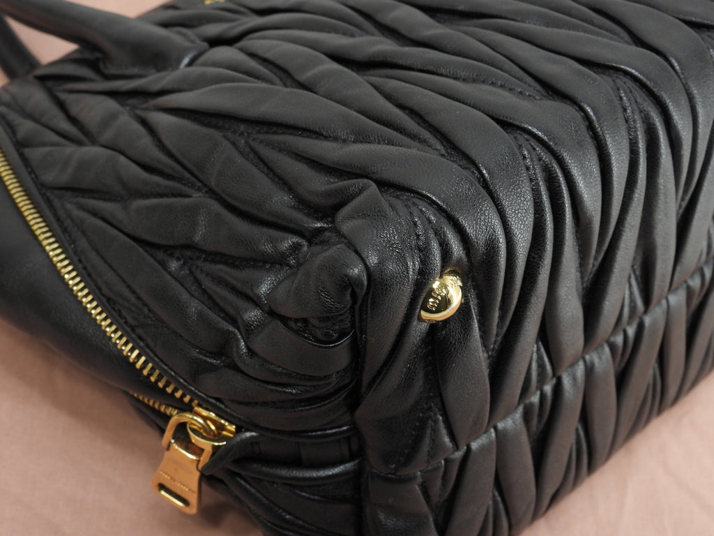 Borsa a mano Miu Miu mini con tracolla, pelle nera Matelassé, tote, pochette, condizioni eccellenti @198/B