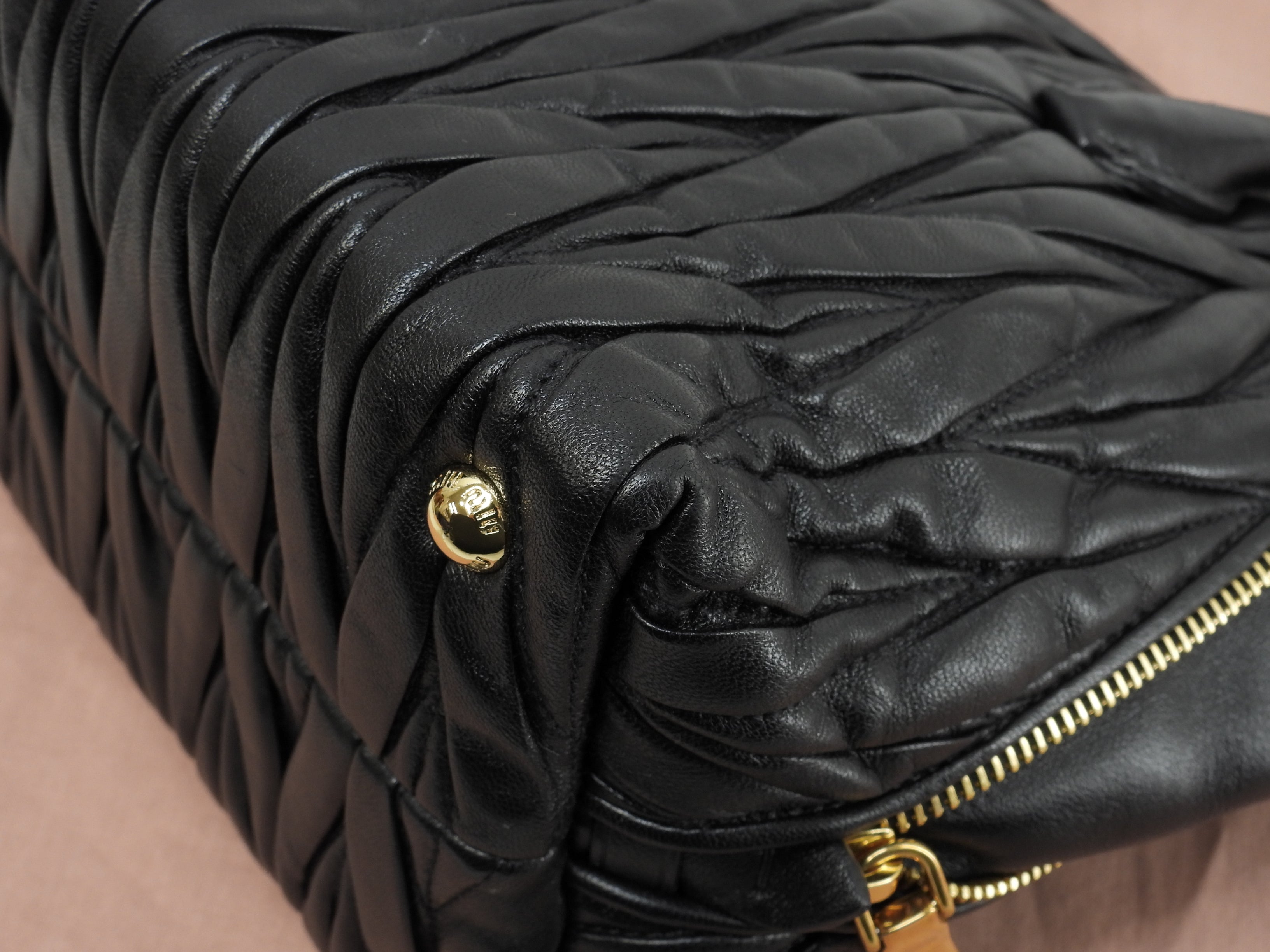Borsa a mano Miu Miu mini con tracolla, pelle nera Matelassé, tote, pochette, condizioni eccellenti @198/B