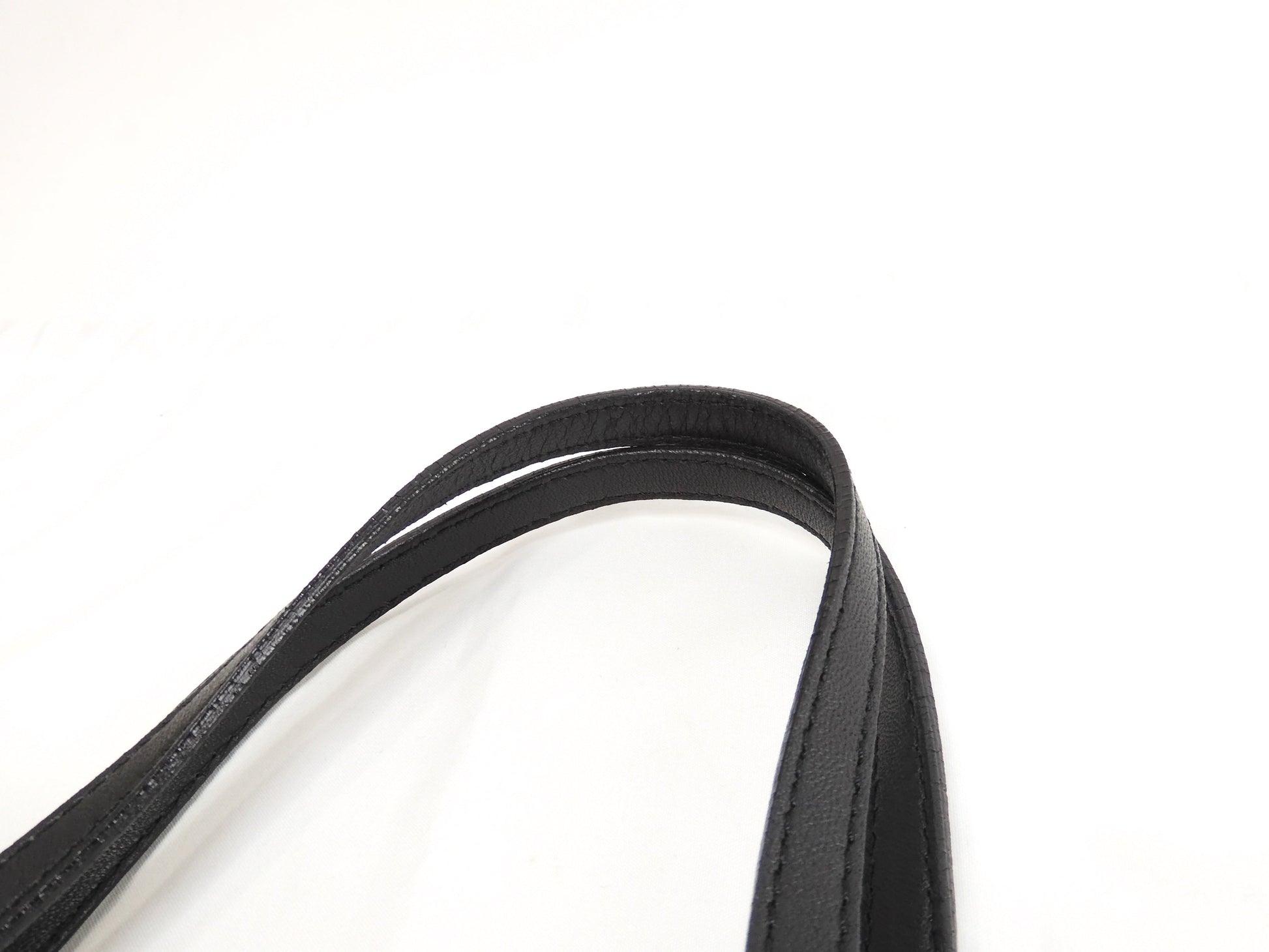 Jimmy Choo Sasha S borsa tote in pelle nera con borchie a stelle, finiture color argento @ 1