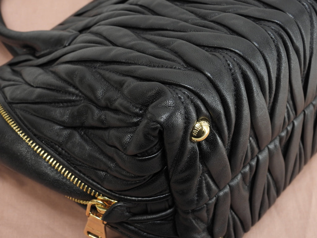 Borsa a mano Miu Miu mini con tracolla, pelle nera Matelassé, tote, pochette, condizioni eccellenti @198/B
