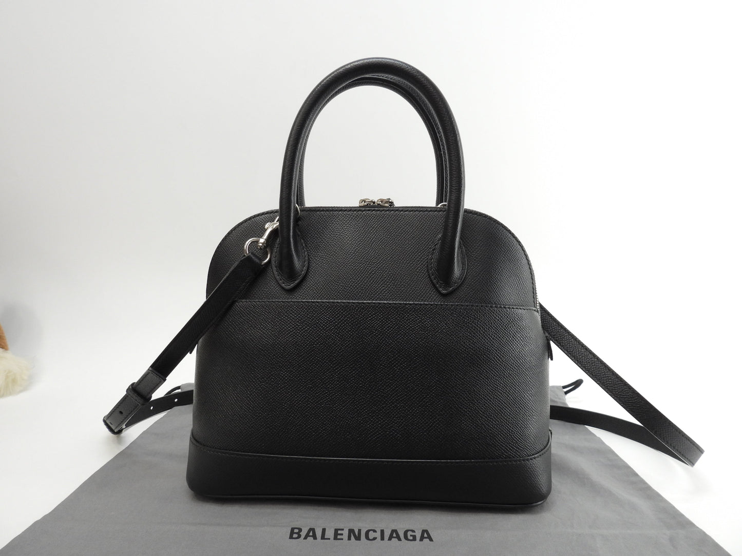 Balenciaga Borsa a mano S in pelle nera con logo grigio e tracolla staccabile, pochette, ottime condizioni @ 49