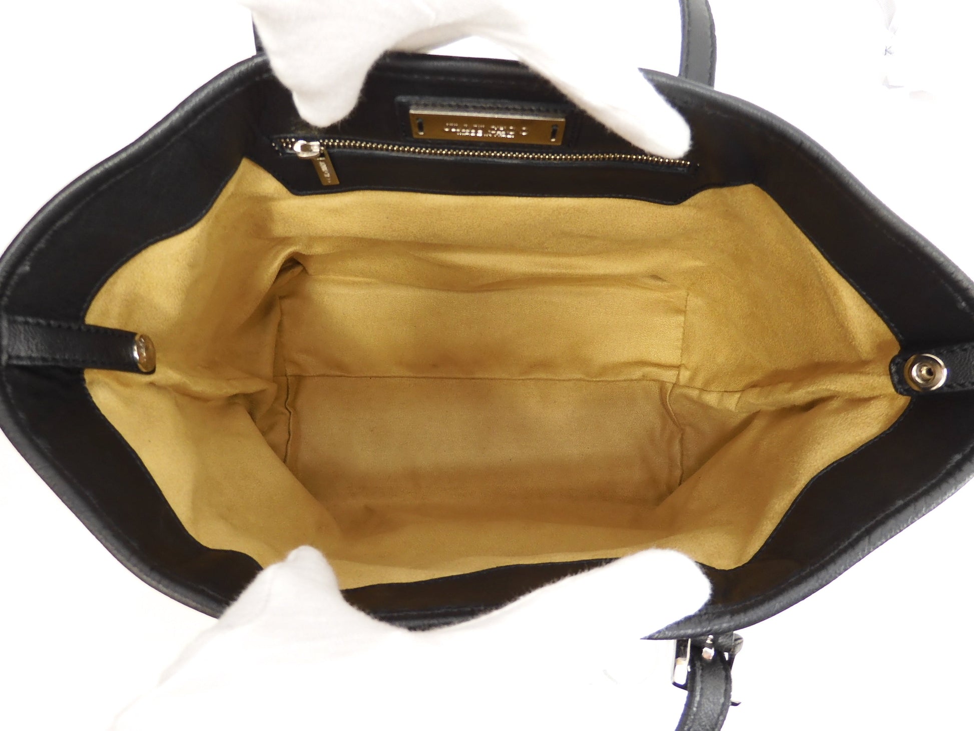Jimmy Choo Sasha S borsa tote in pelle nera con borchie a stelle, finiture color argento @ 1
