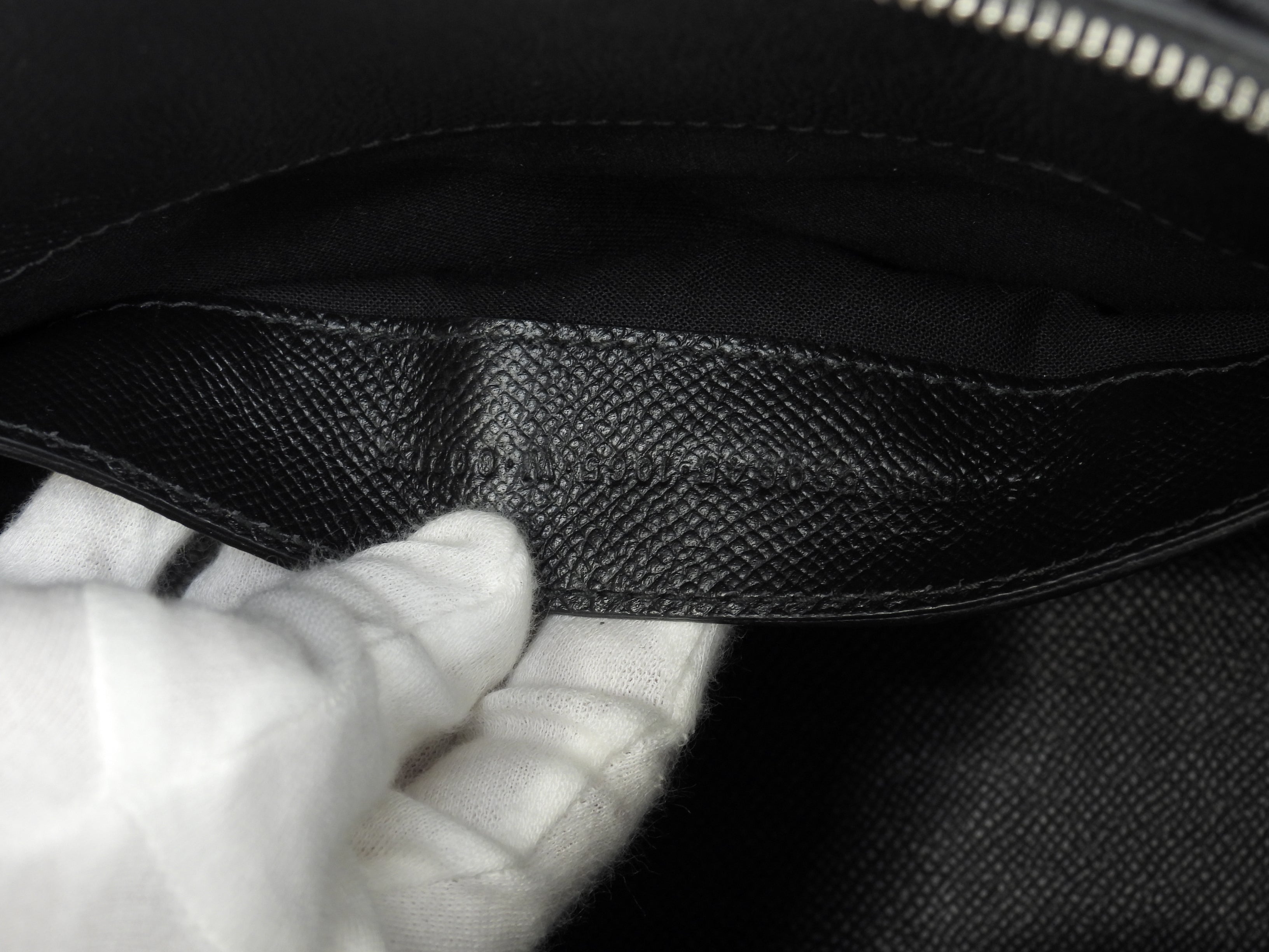Balenciaga Borsa a mano S in pelle nera con logo grigio e tracolla staccabile, pochette, ottime condizioni @ 49