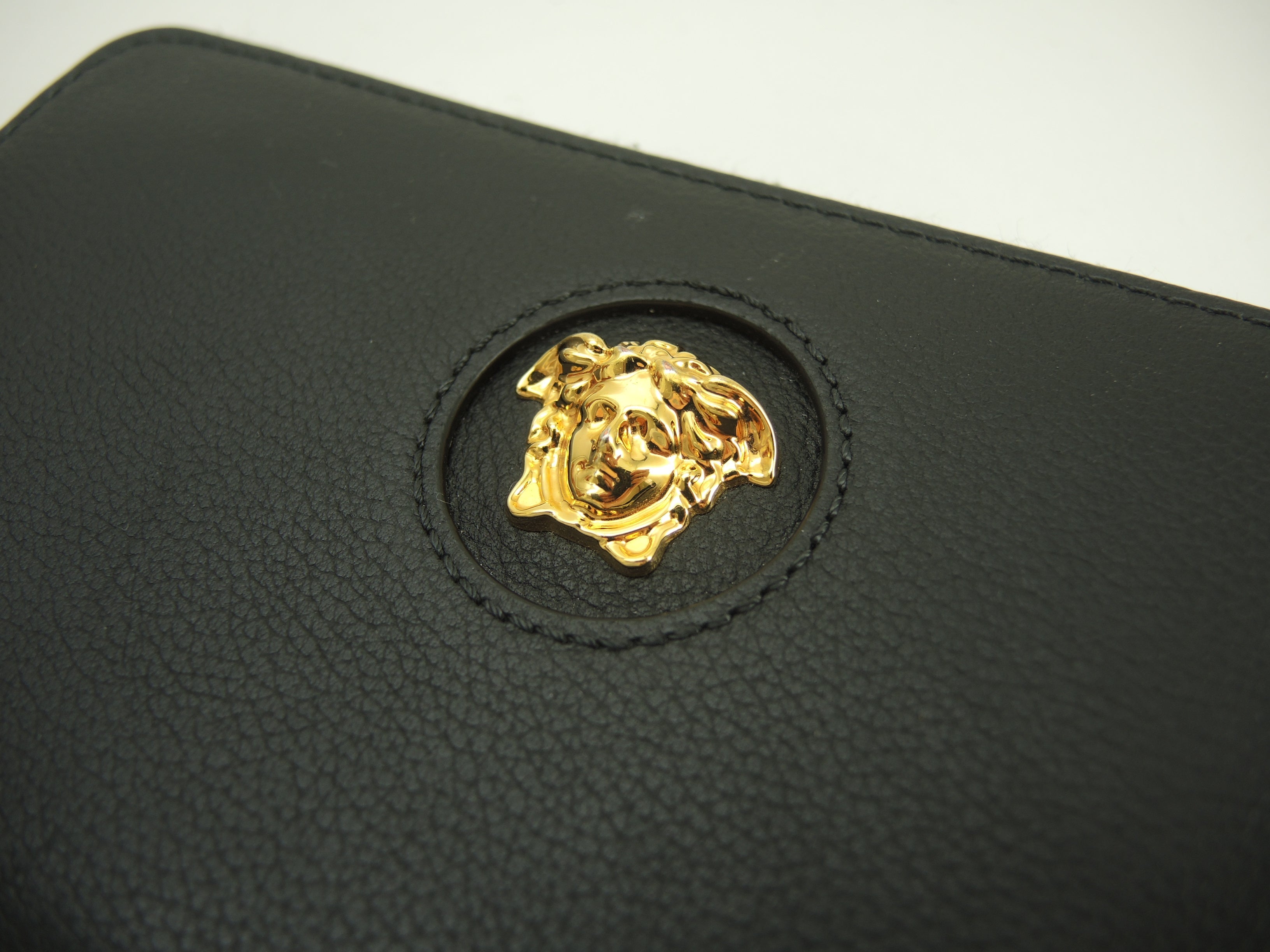 Versace Portafoglio lungo Medusa in pelle nera con cerniera, condizioni eccellenti @ 9