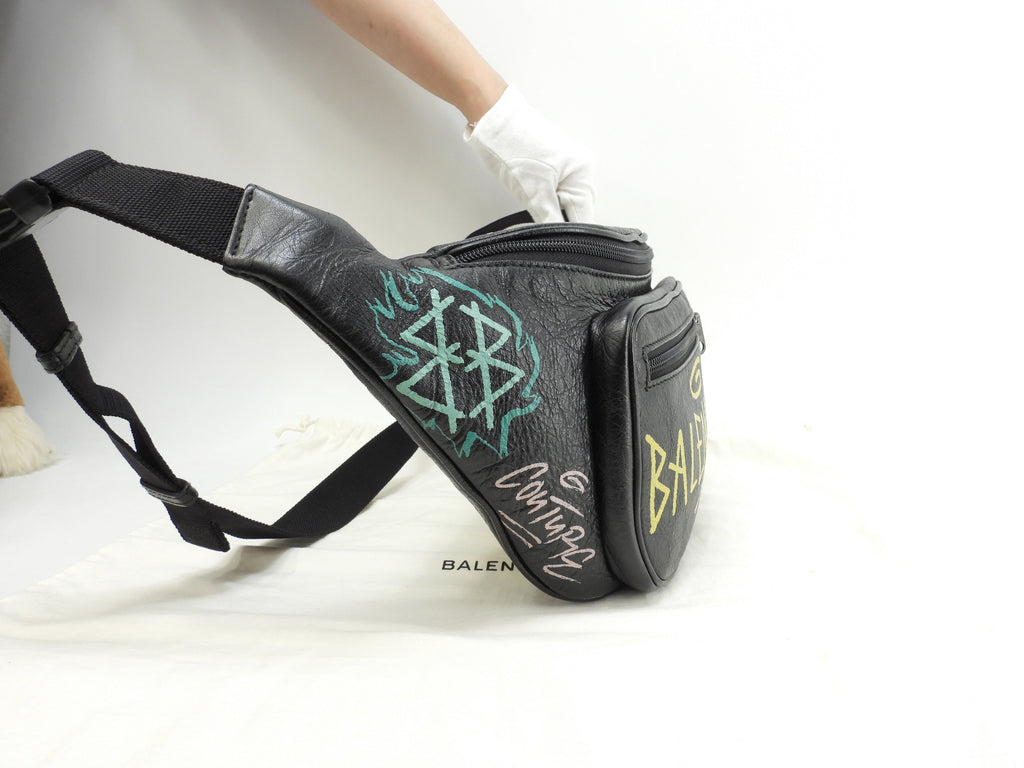 Borsa a tracolla Balenciaga Belt Bag Graffiti in pelle nera, ottime condizioni @ 10