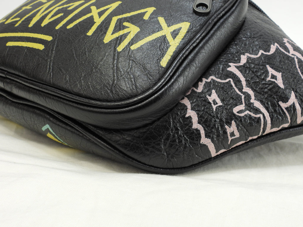 Borsa a tracolla Balenciaga Belt Bag Graffiti in pelle nera, ottime condizioni @ 10