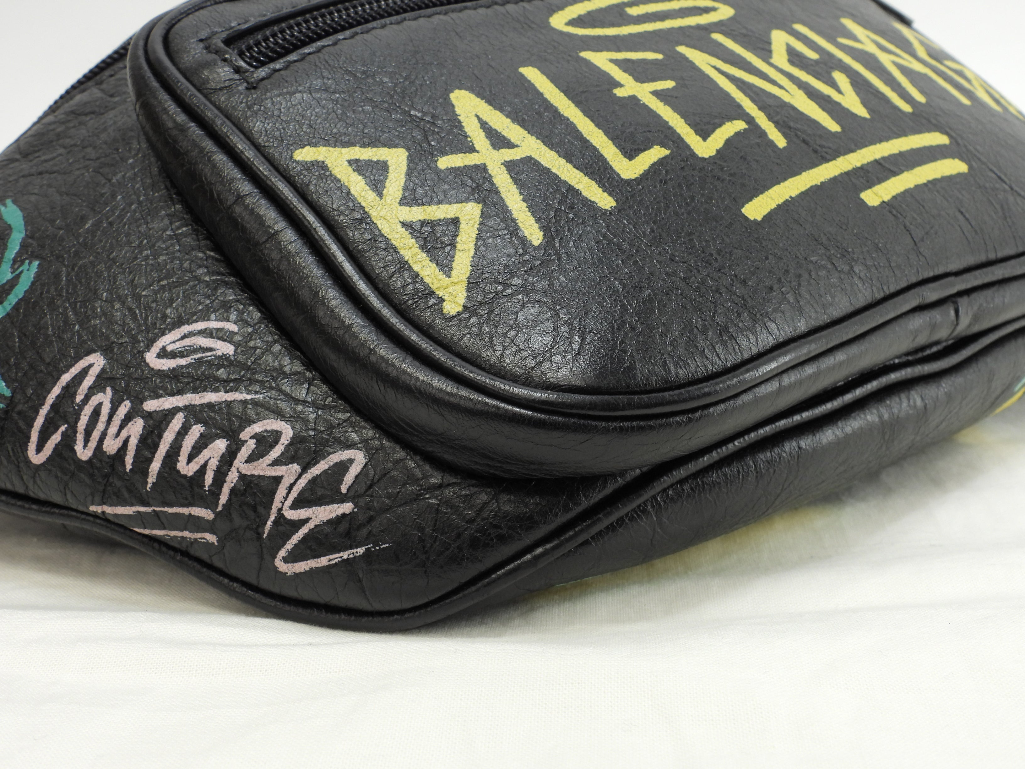 Borsa a tracolla Balenciaga Belt Bag Graffiti in pelle nera, ottime condizioni @ 10