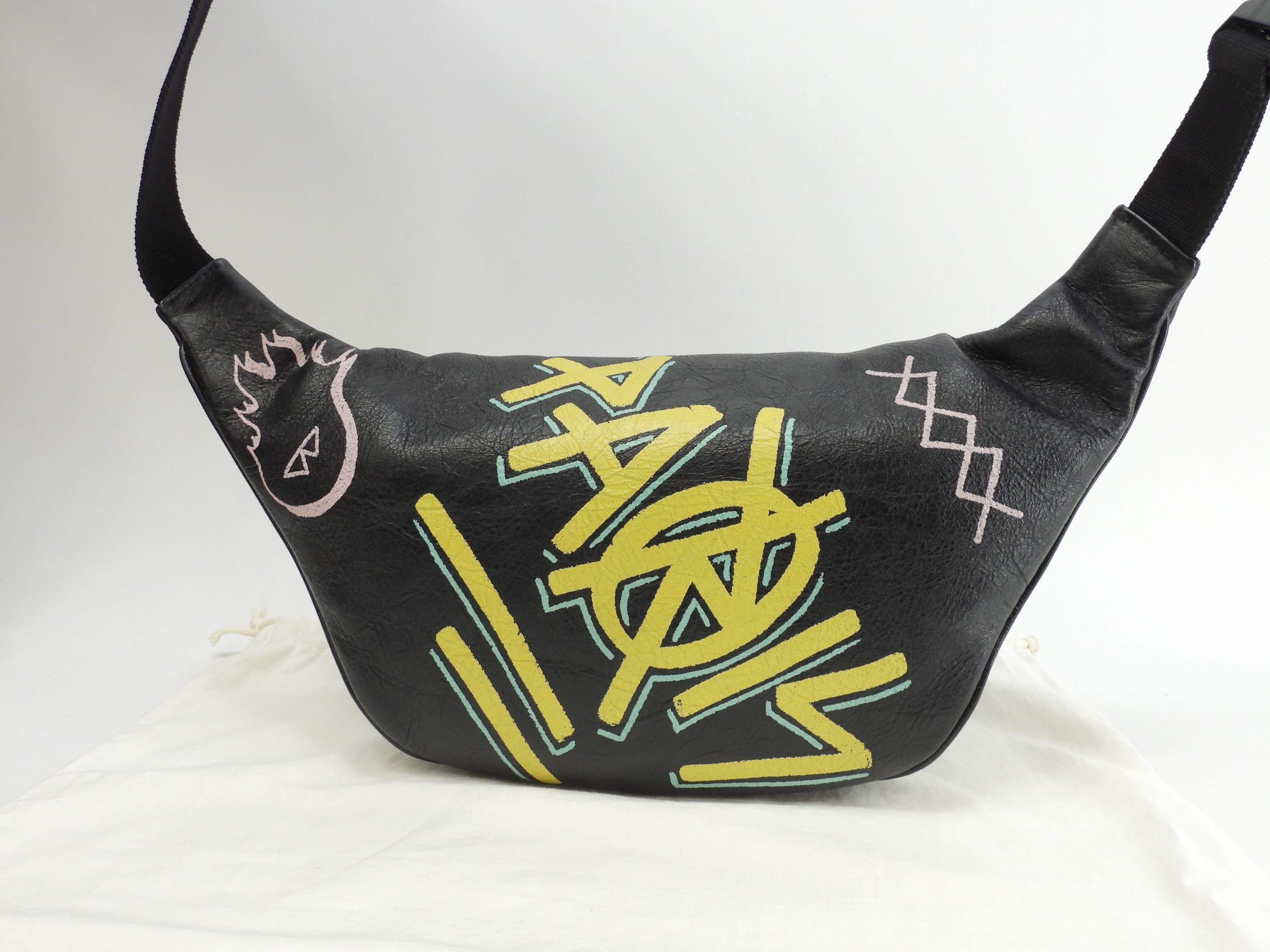 Borsa a tracolla Balenciaga Belt Bag Graffiti in pelle nera, ottime condizioni @ 10