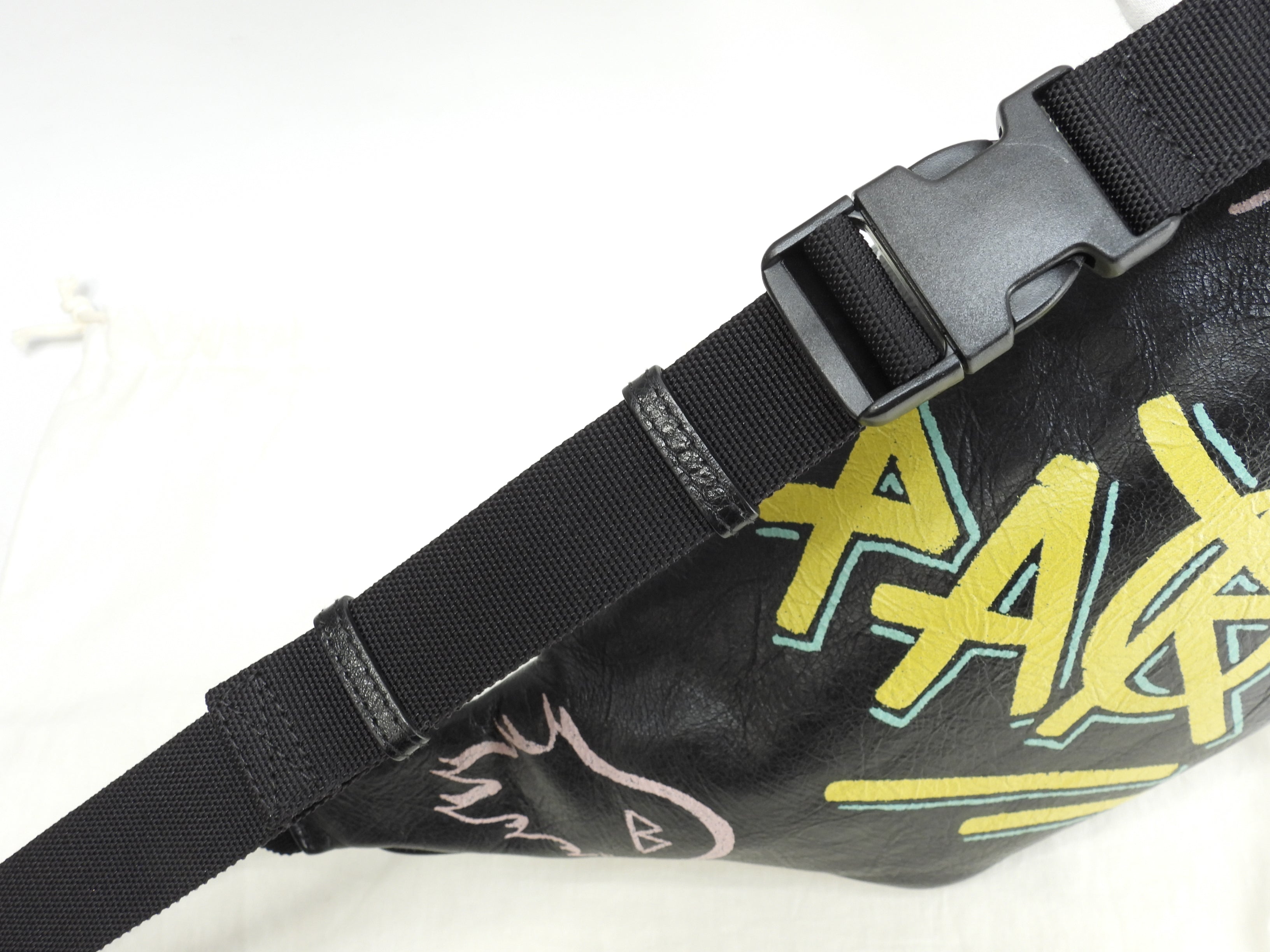 Borsa a tracolla Balenciaga Belt Bag Graffiti in pelle nera, ottime condizioni @ 10