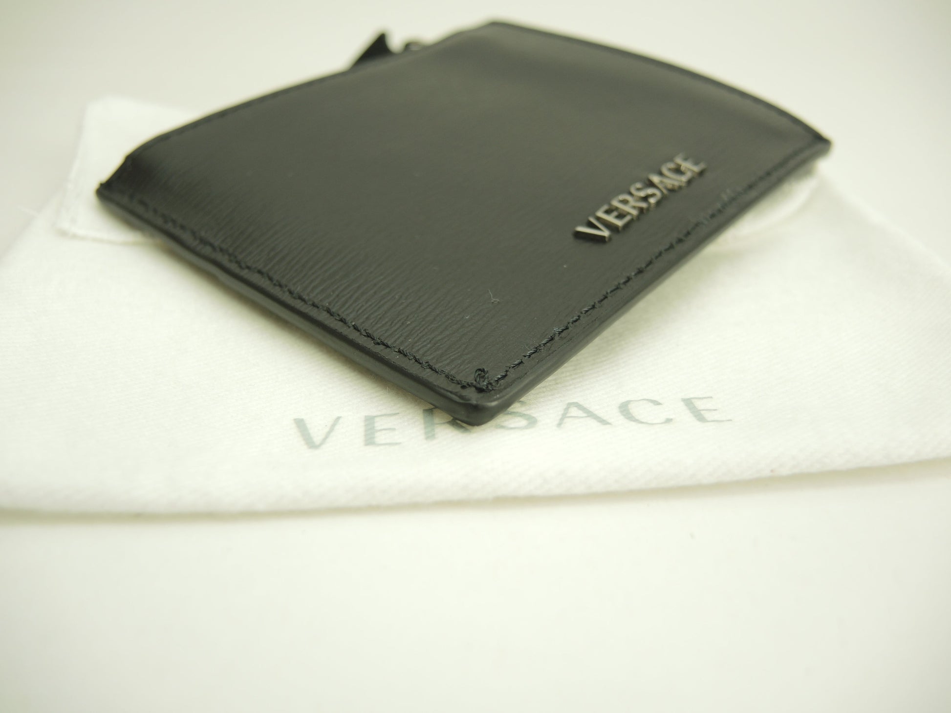 ヴェルサーチ カード用ポケット付コインケース Vロゴ レザー黒 財布 新品@ 2