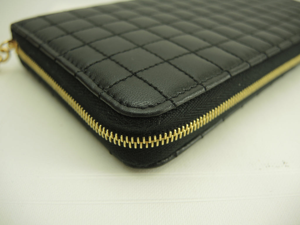 Celine Portafoglio lungo in pelle trapuntata nera con cerniera a giro, C Charm, nuovo con etichette @ 9