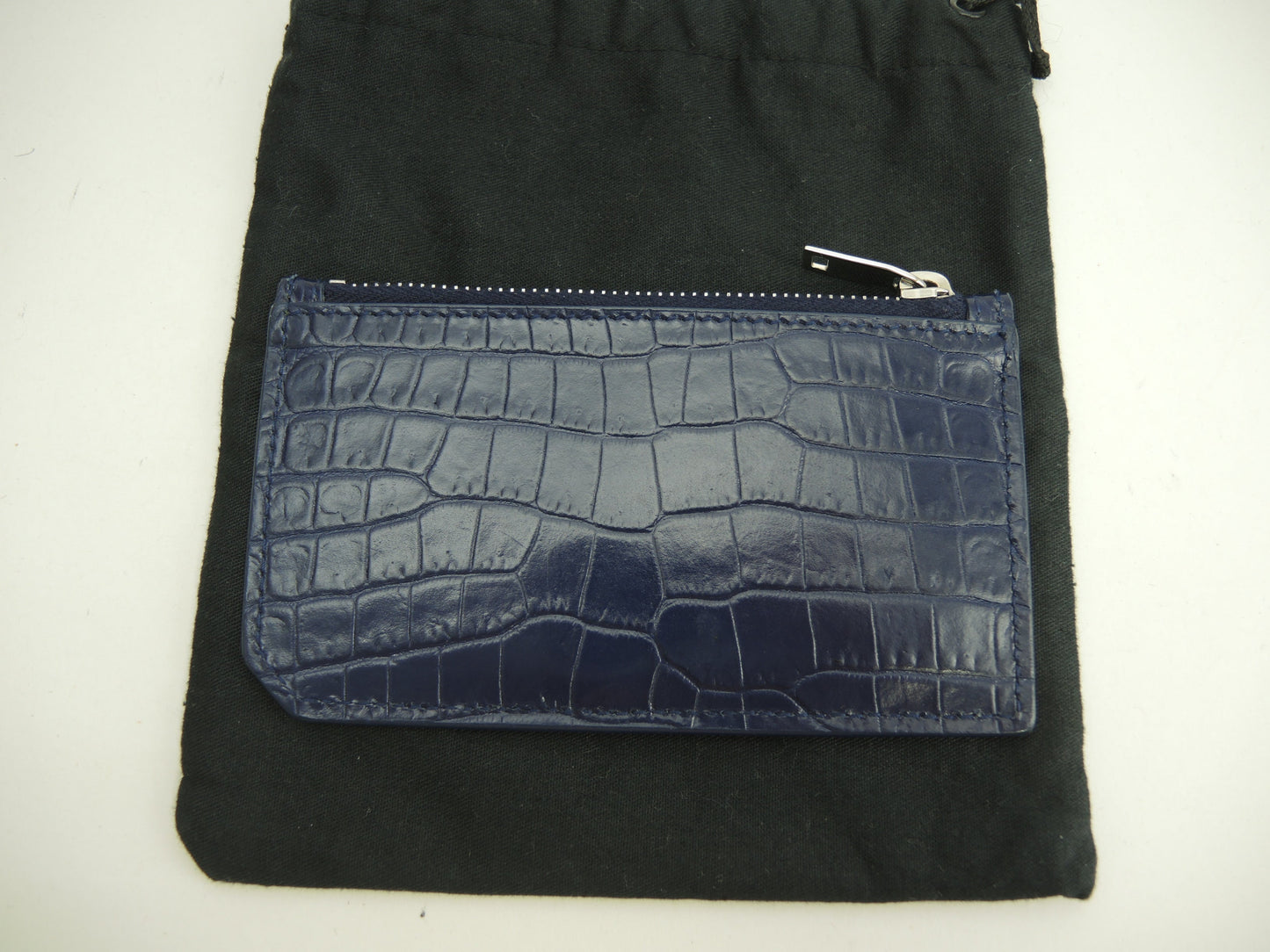 Saint Laurent Portacarte YSL in pelle effetto coccodrillo blu con scomparti per carte e portamonete @MRT458583-0718