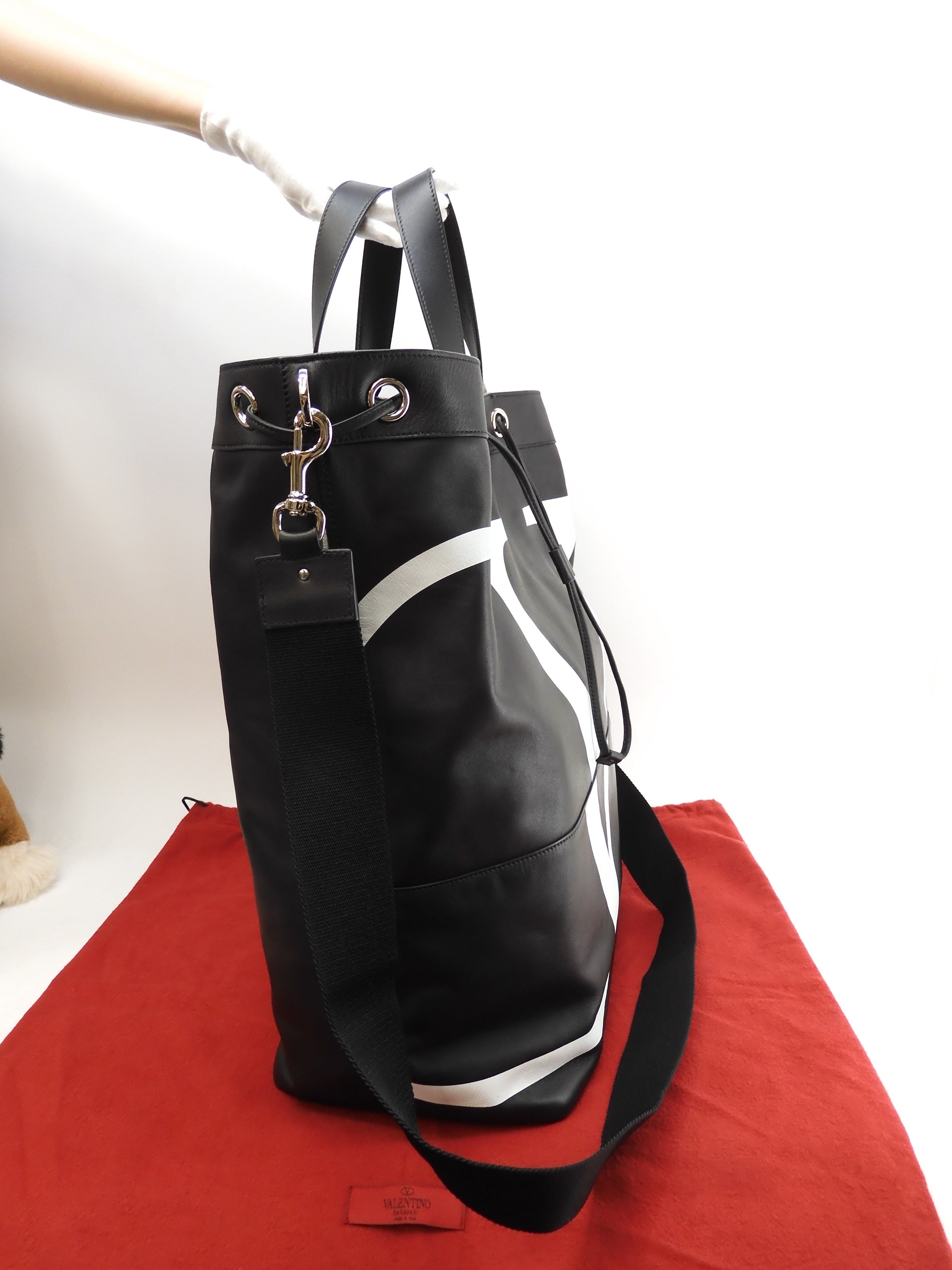 Valentino borsa tote da uomo VLTN in pelle nera con tracolla, come nuova @ 10
