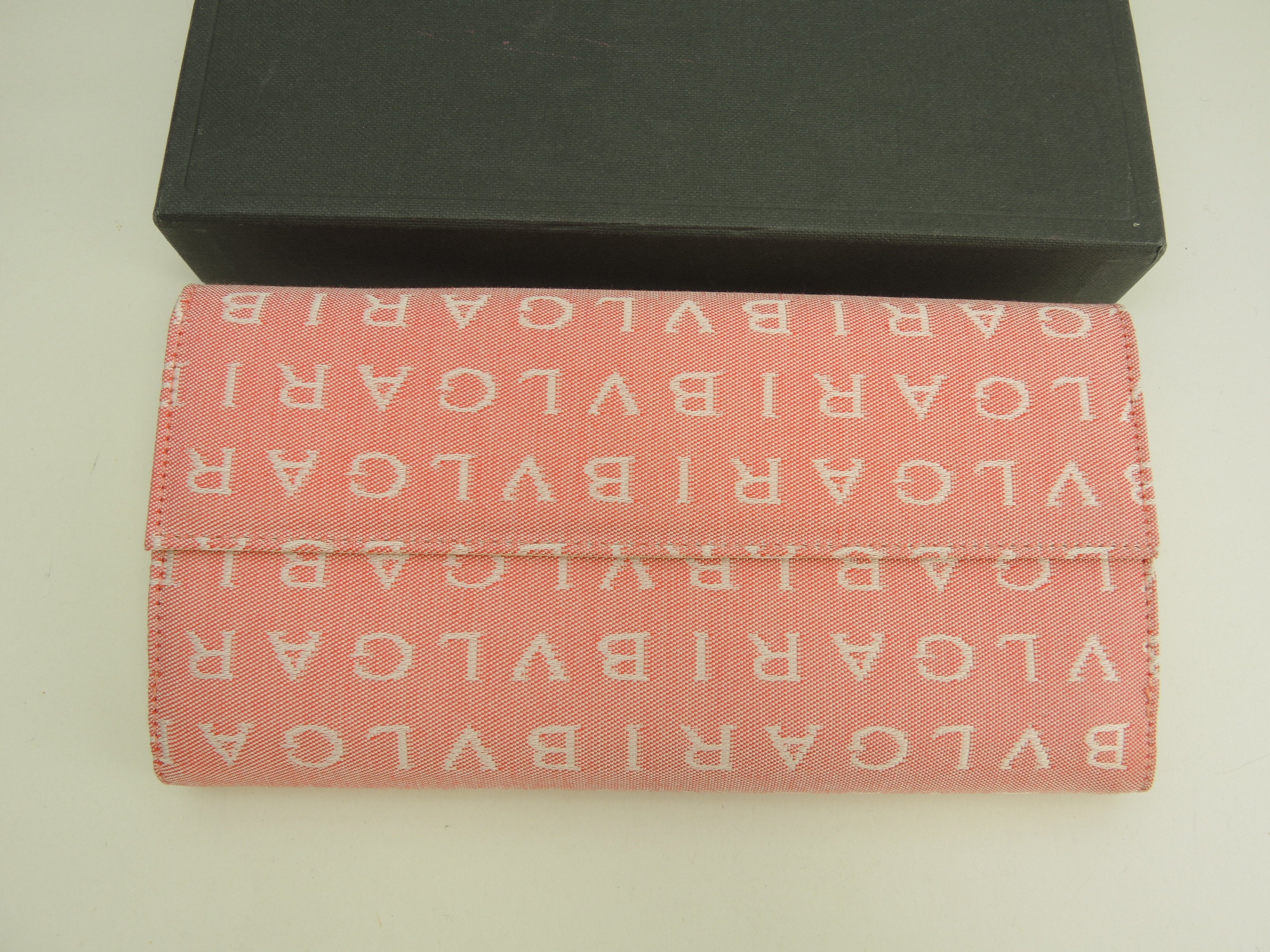Portafoglio lungo Bulgari Bulgari con doppia patta in cotone/pelle rosa/crema, nuovo di zecca@ABEBEA
