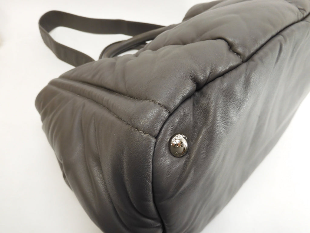 Prada Canapa GM con s Bomba in pelle di agnello grigia Borsa a mano grande con tracolla Ottime condizioni @ 11