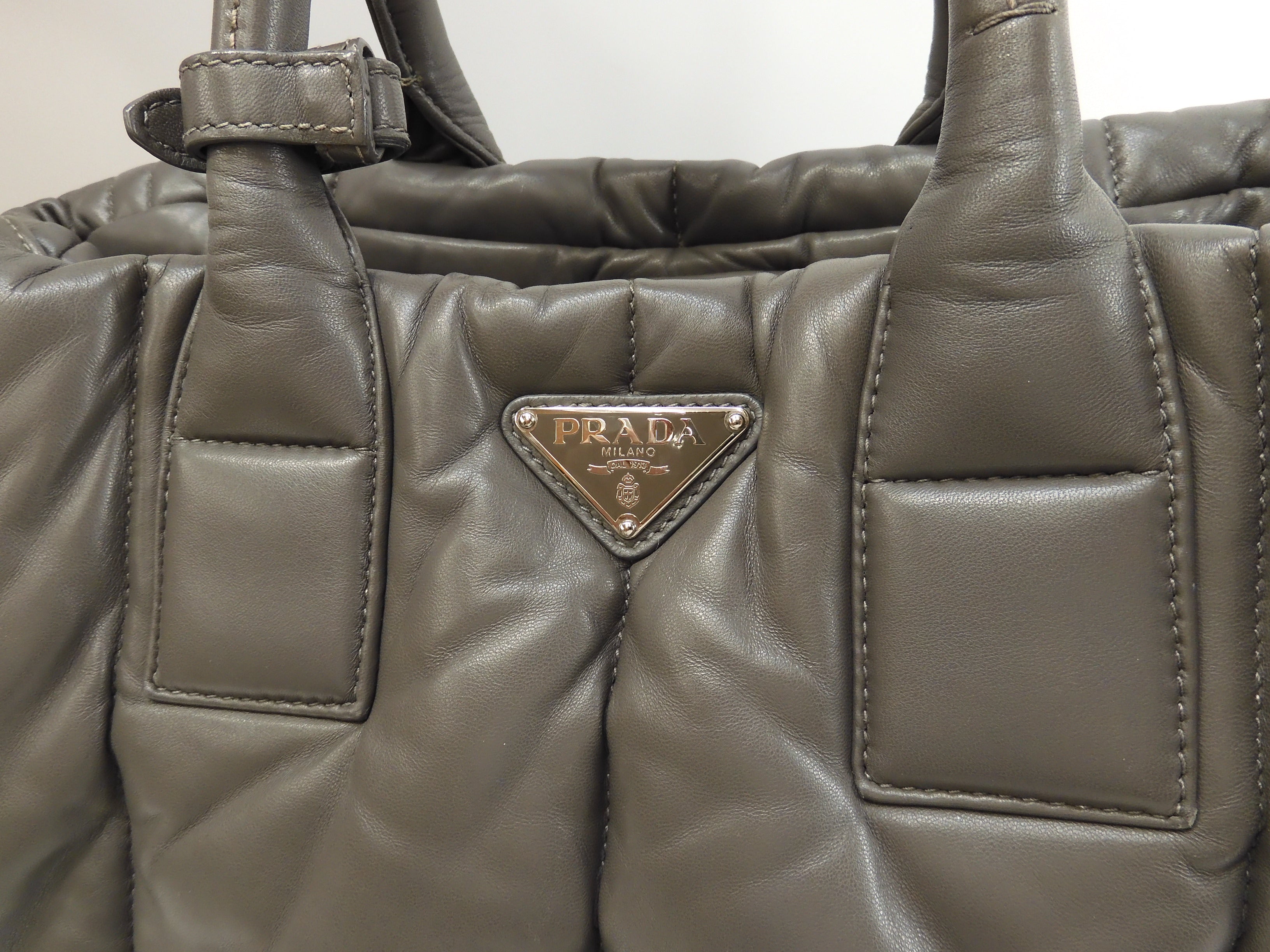 Prada Canapa GM con s Bomba in pelle di agnello grigia Borsa a mano grande con tracolla Ottime condizioni @ 11