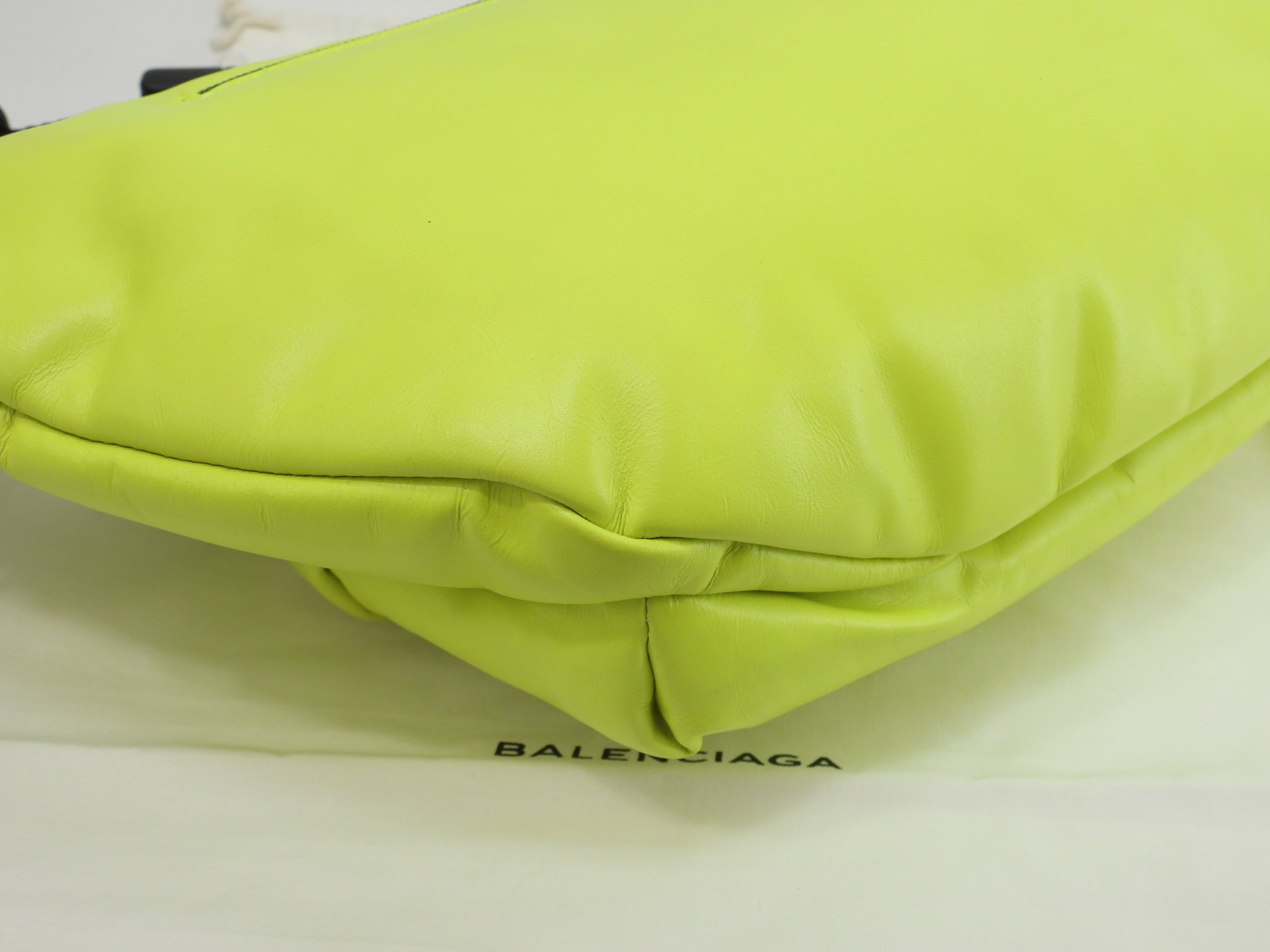Balenciaga Borsa a cintura grande Every Day in pelle fluorescente gialla, borsa a tracolla @ 39