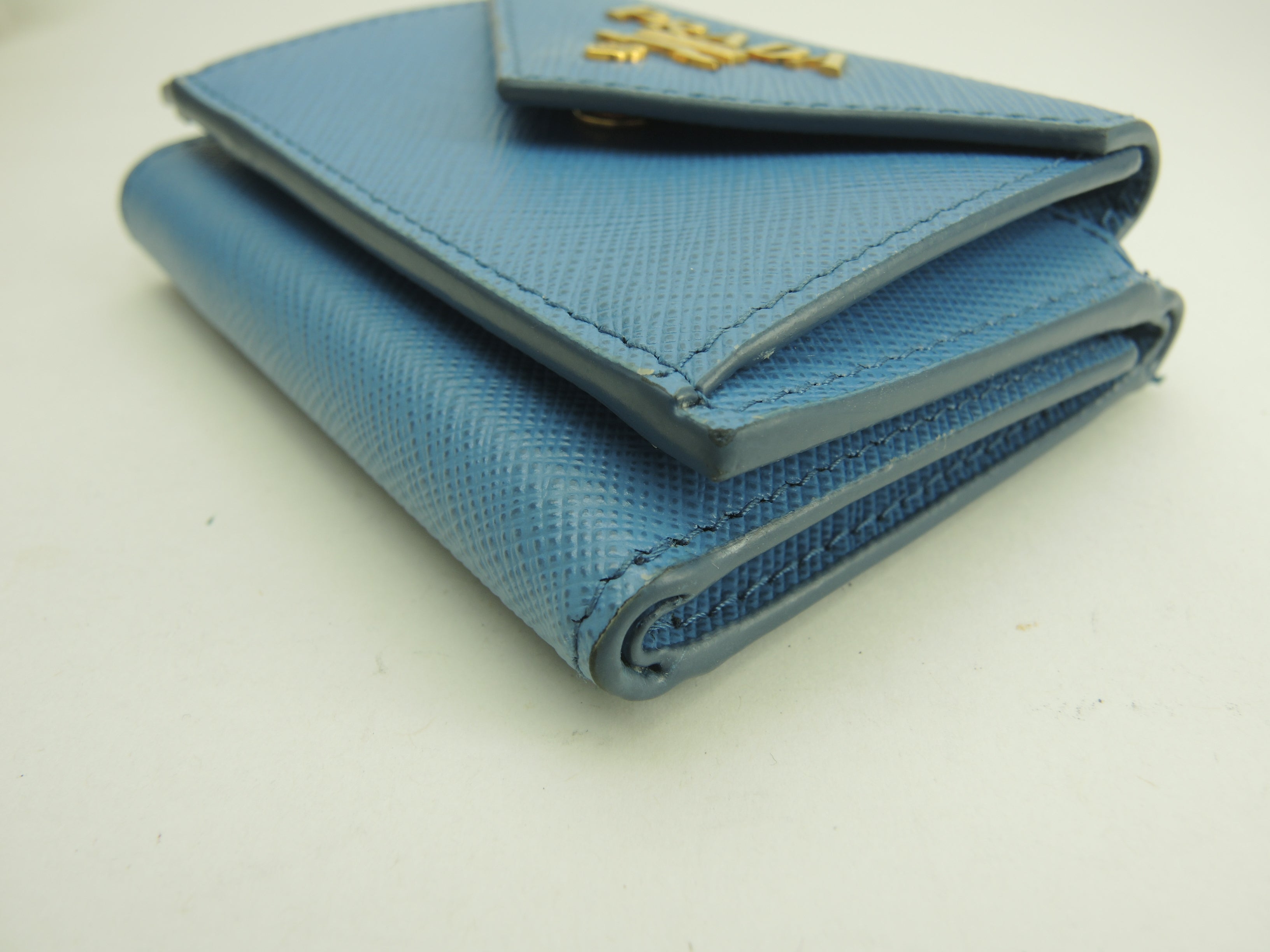 Prada mini portafoglio, logo in metallo, Saffiano azzurro, portafoglio piccolo a tre ante, come nuovo @62B 2