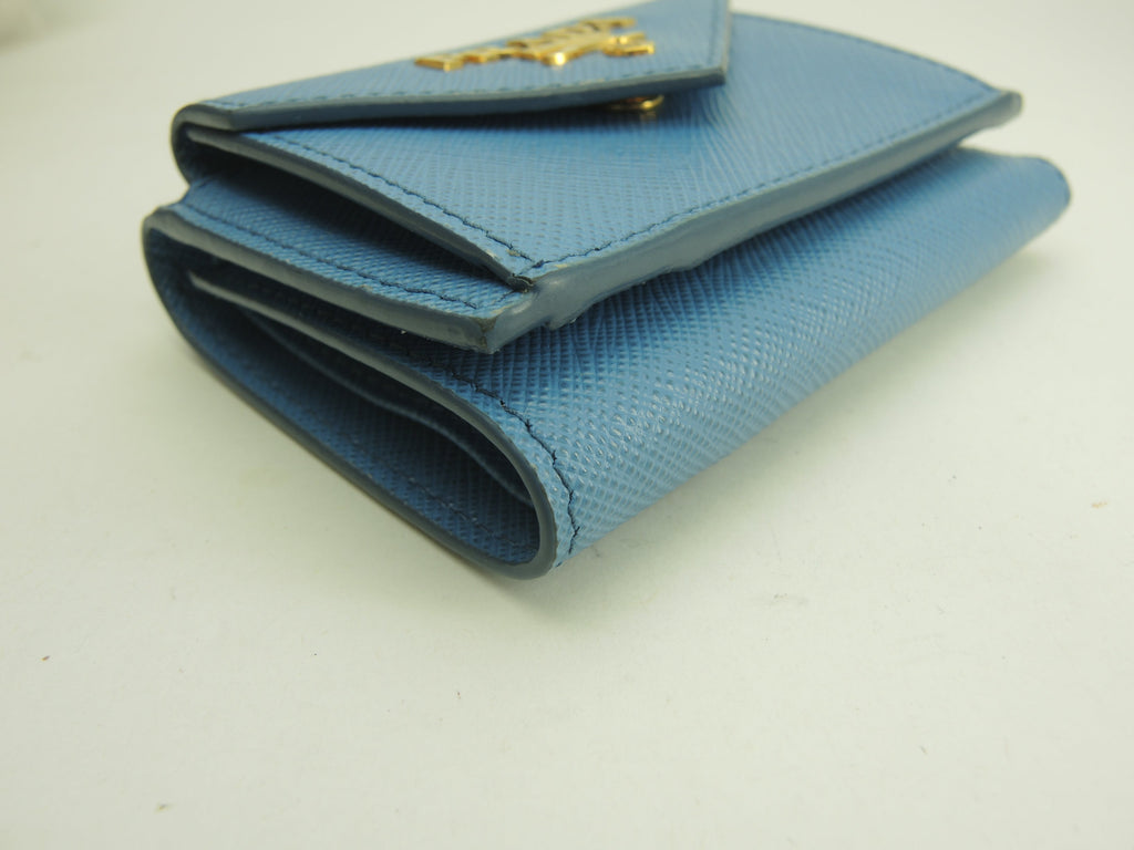 Prada mini portafoglio, logo in metallo, Saffiano azzurro, portafoglio piccolo a tre ante, come nuovo @62B 2