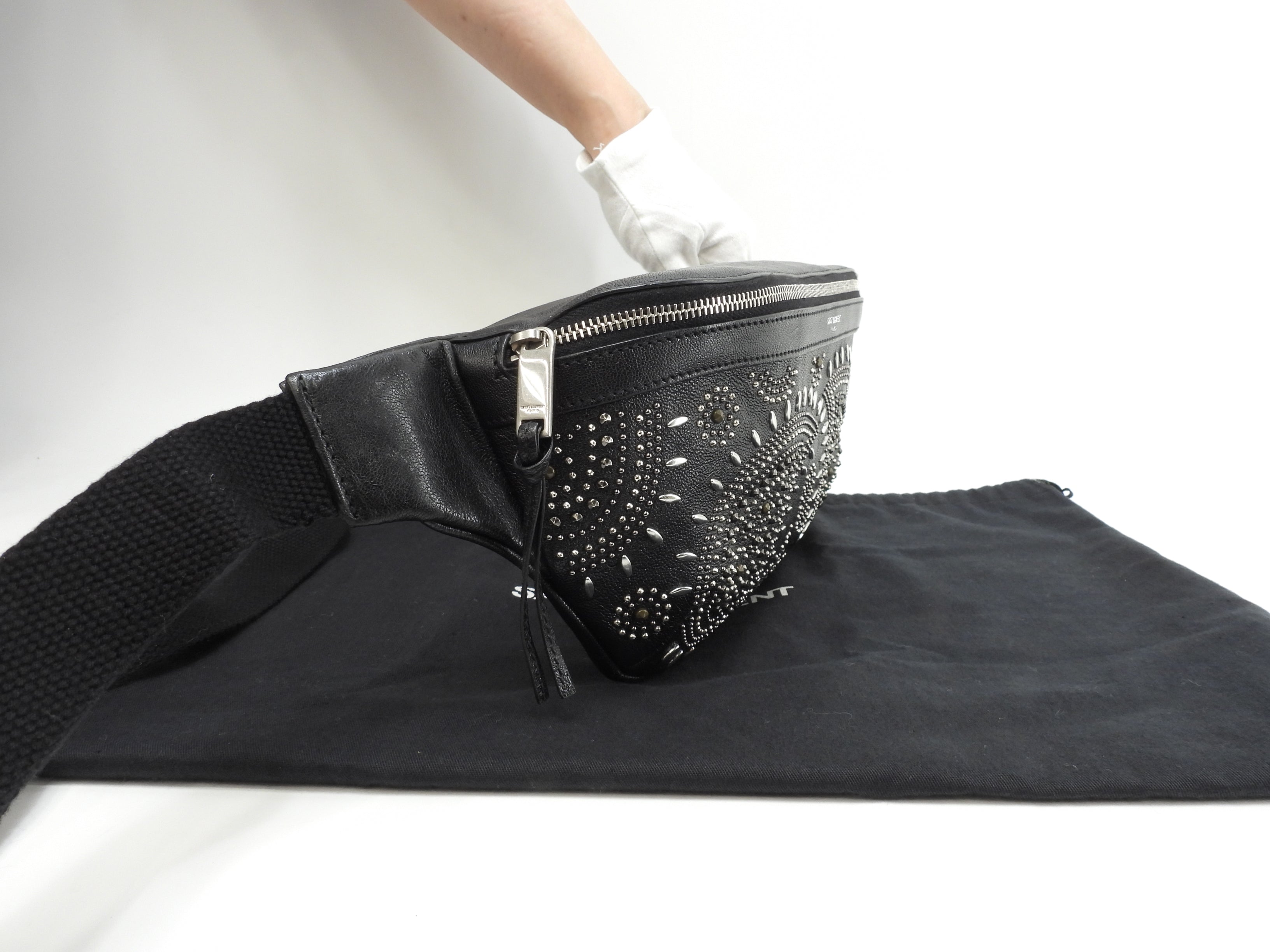 Saint Laurent marsupio City in pelle nera, edizione limitata, borsa a tracolla con borchie, condizioni eccellenti @ 1