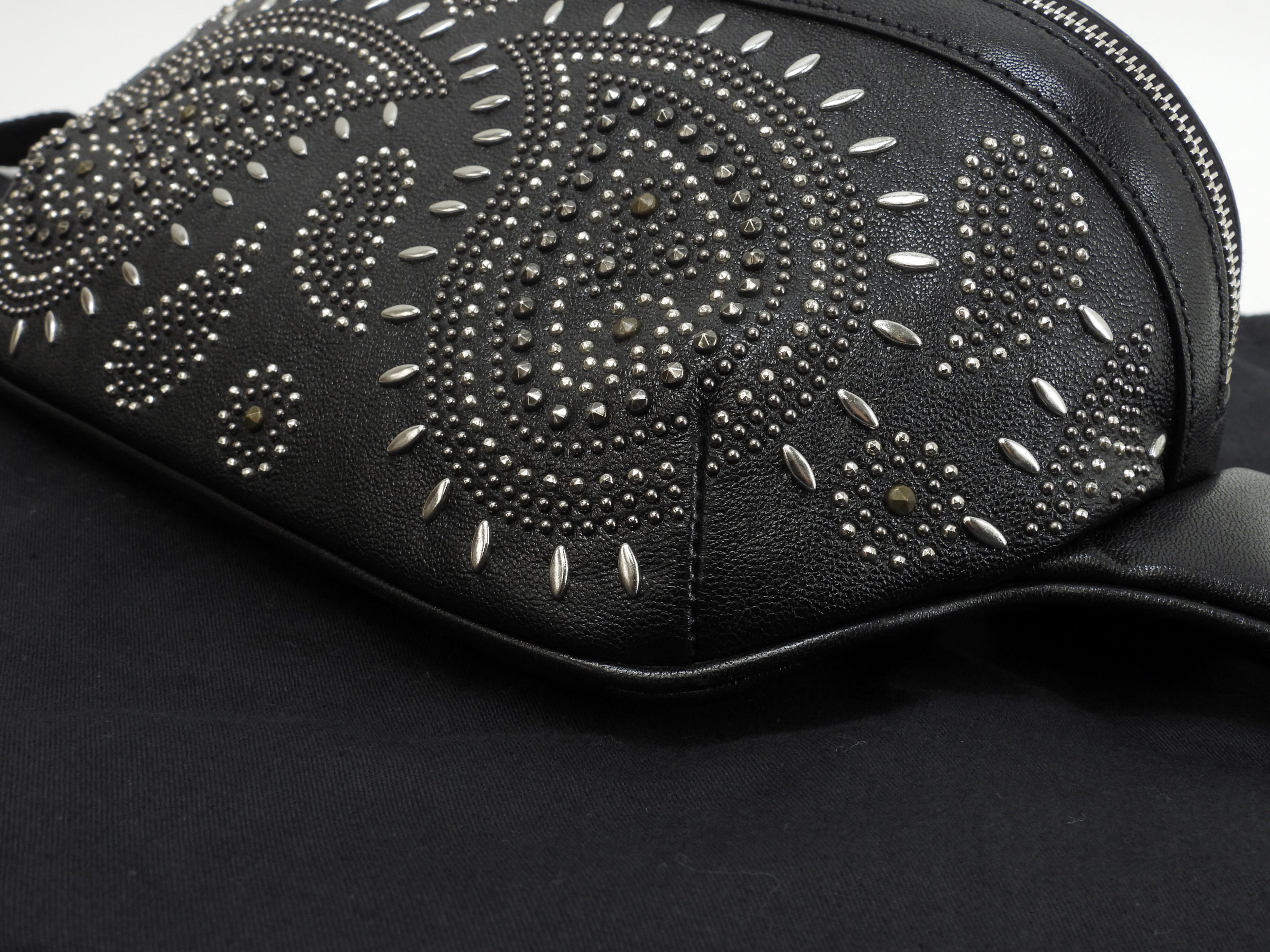 Saint Laurent marsupio City in pelle nera, edizione limitata, borsa a tracolla con borchie, condizioni eccellenti @ 1