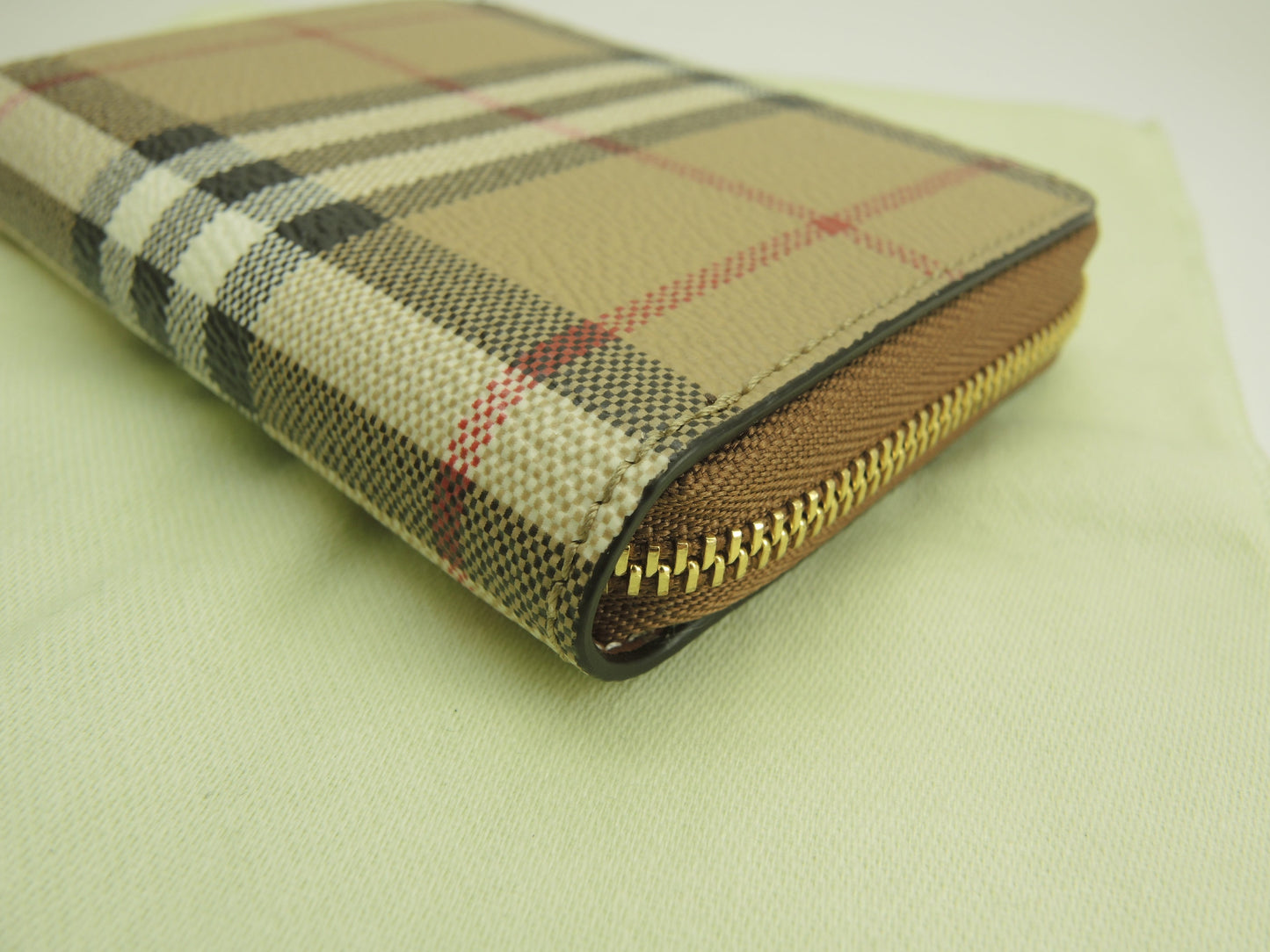 Burberry portafoglio piccolo con cerniera a quadri beige, portafoglio con cerniera perimetrale, ottime condizioni@ 4