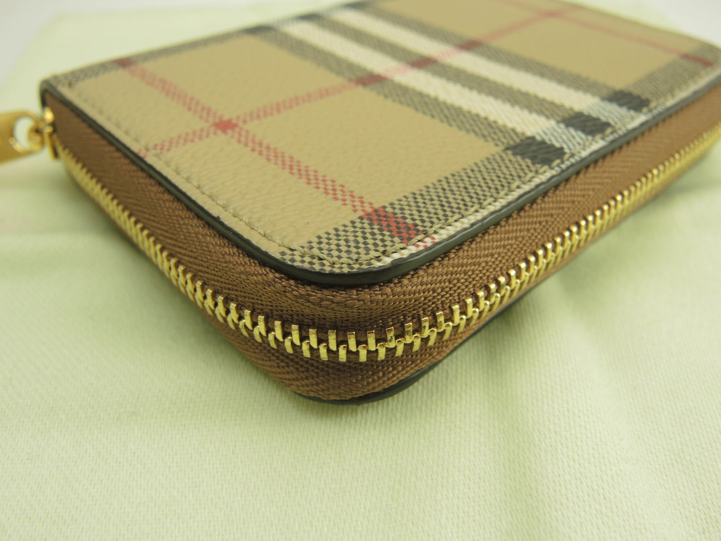 Burberry portafoglio piccolo con cerniera a quadri beige, portafoglio con cerniera perimetrale, ottime condizioni@ 4