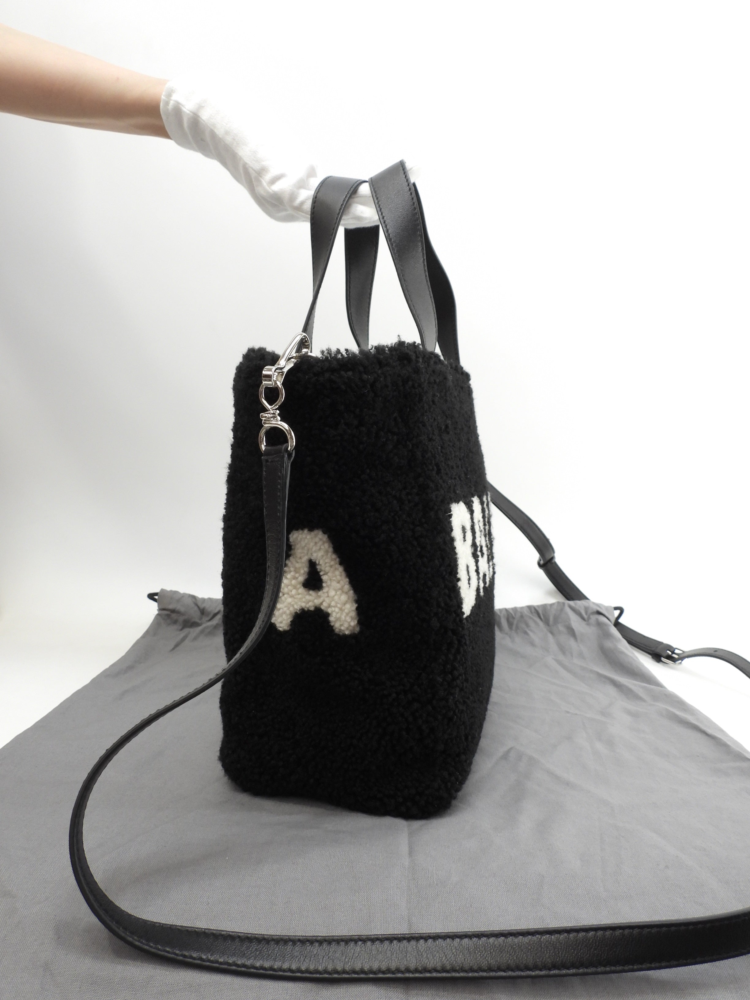 Borsa a mano Balenciaga Everyday tote in pelle di montone, bianca e nera, con tracolla, come nuova @ 30