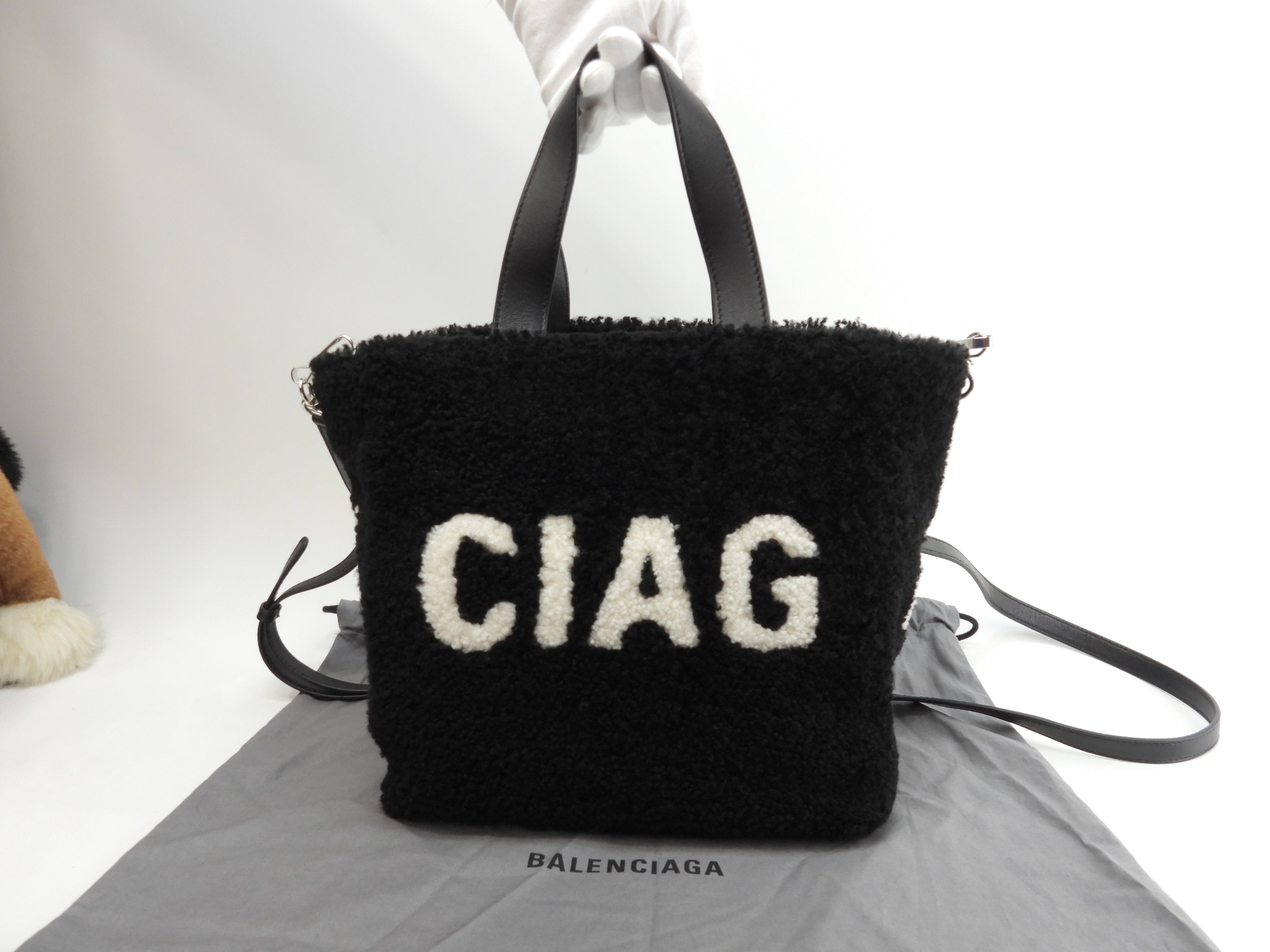 Borsa a mano Balenciaga Everyday tote in pelle di montone, bianca e nera, con tracolla, come nuova @ 30