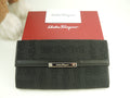 Salvatore Ferragamo Portafoglio lungo a due bottoni in cotone/pelle nera, come nuovo @JV-228249
