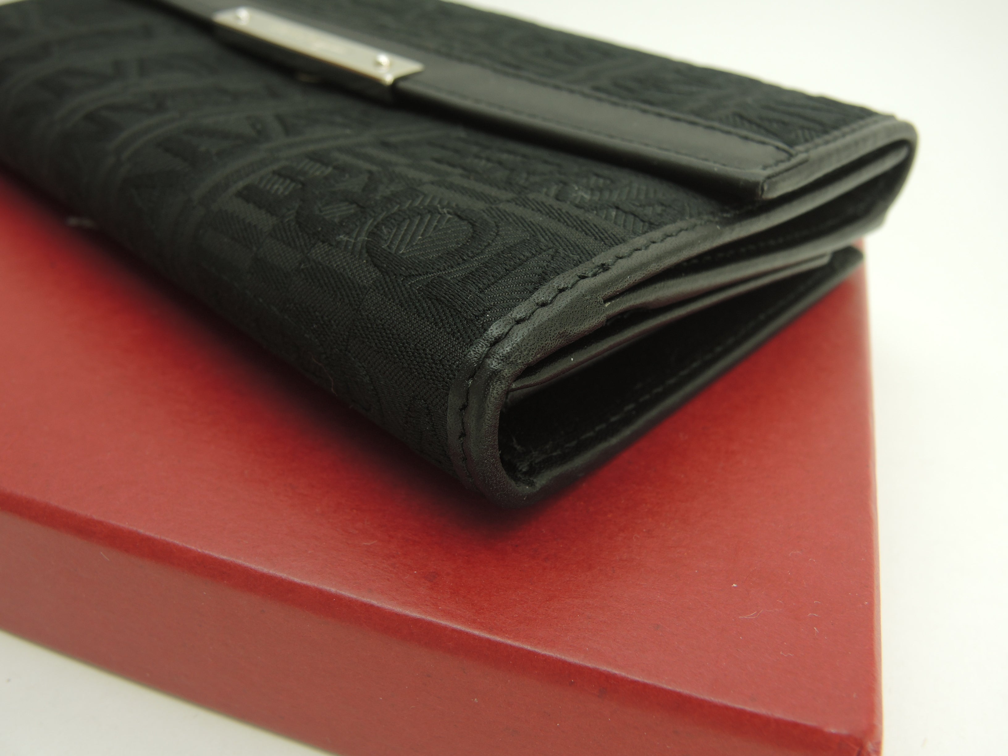 Salvatore Ferragamo Portafoglio lungo a due bottoni in cotone/pelle nera, come nuovo @JV-228249