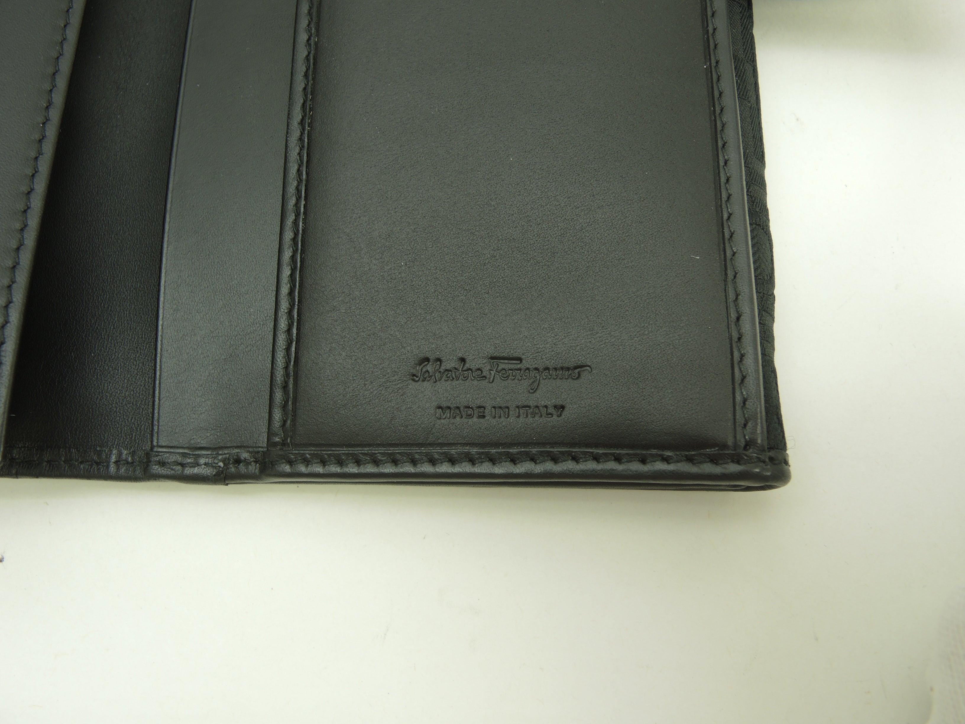 Salvatore Ferragamo Portafoglio lungo a due bottoni in cotone/pelle nera, come nuovo @JV-228249