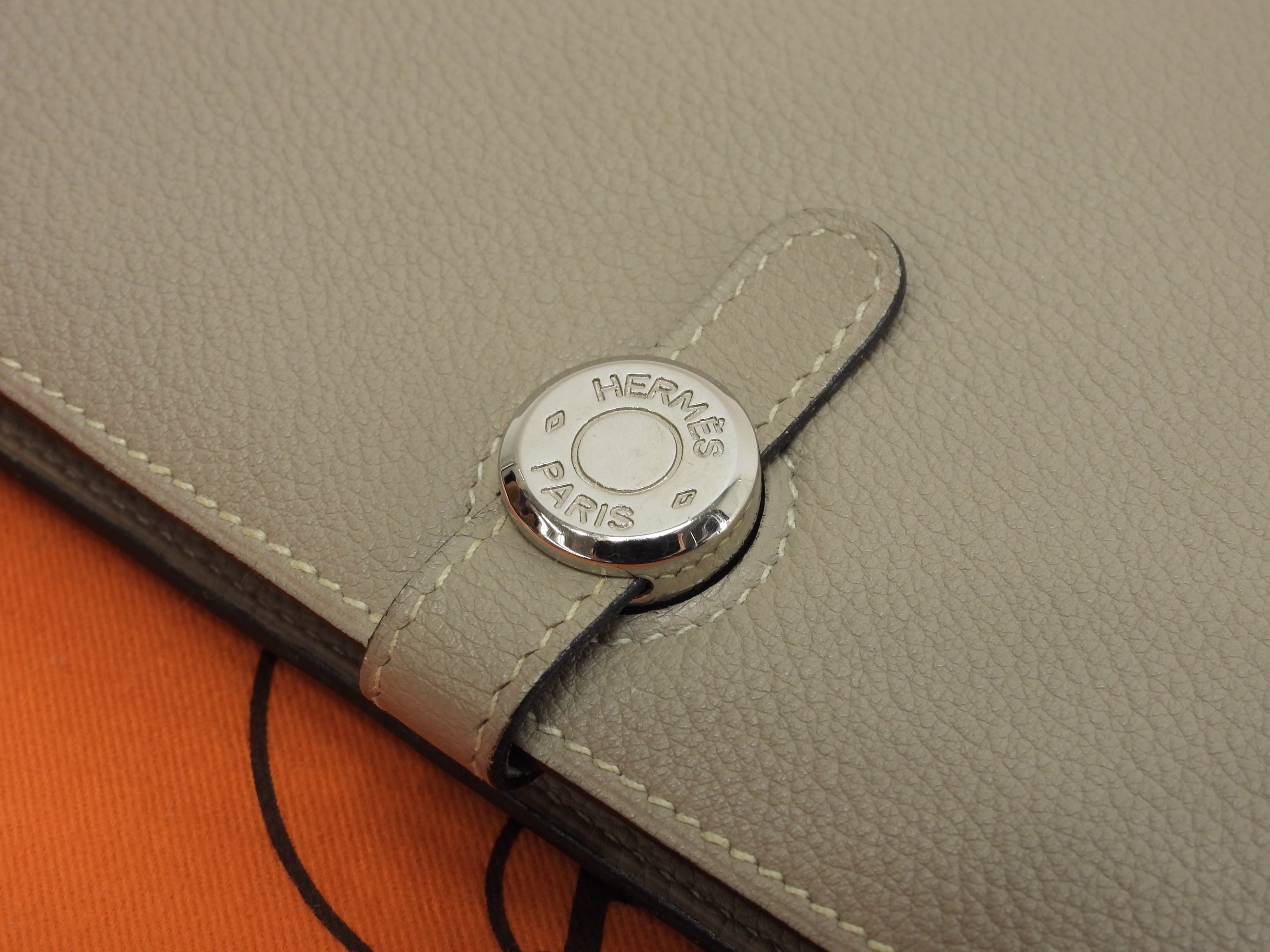 Hermès Dogon marsupio in pelle Taurillon Clémence color Tortora con cintura@□F