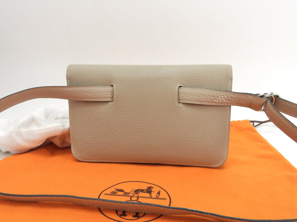 Hermès Dogon marsupio in pelle Taurillon Clémence color Tortora con cintura@□F