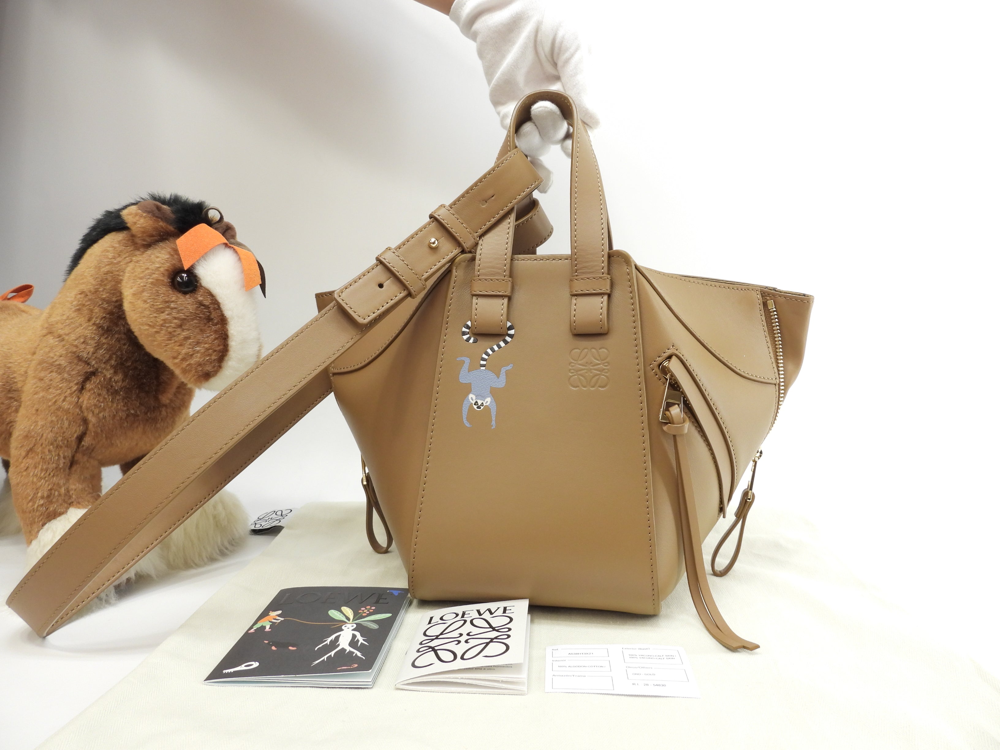 Loewe Hammock Compact borsa Suna Fujita collaborazione pelle marrone borsa a mano borsa a tracolla scimmia@012339