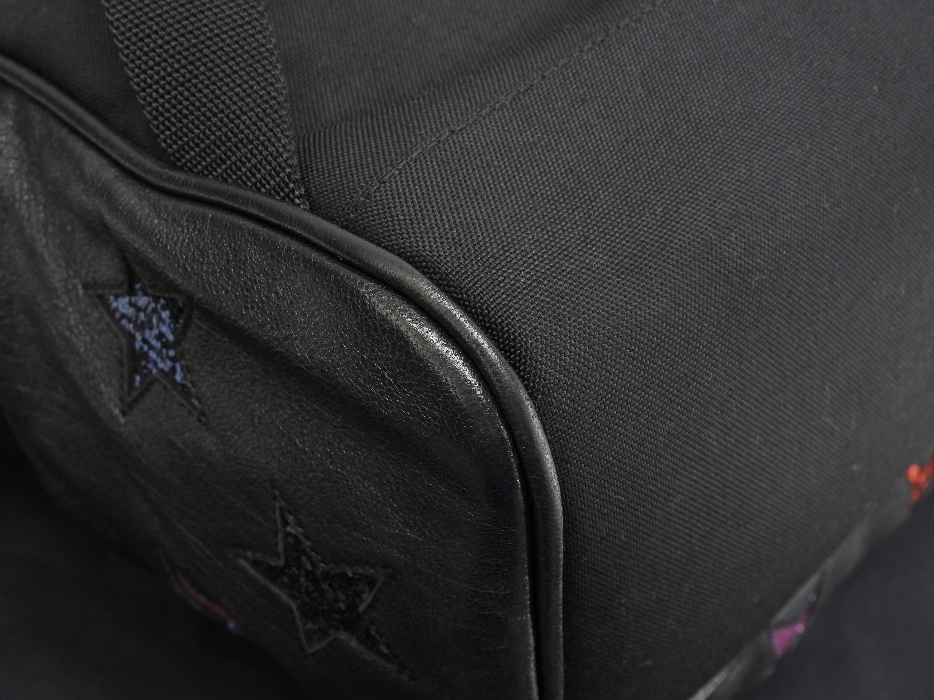 Zaino Saint Laurent City YSL in pelle glitterata con stelle, nero, usato ma in ottime condizioni @LY454319-1016