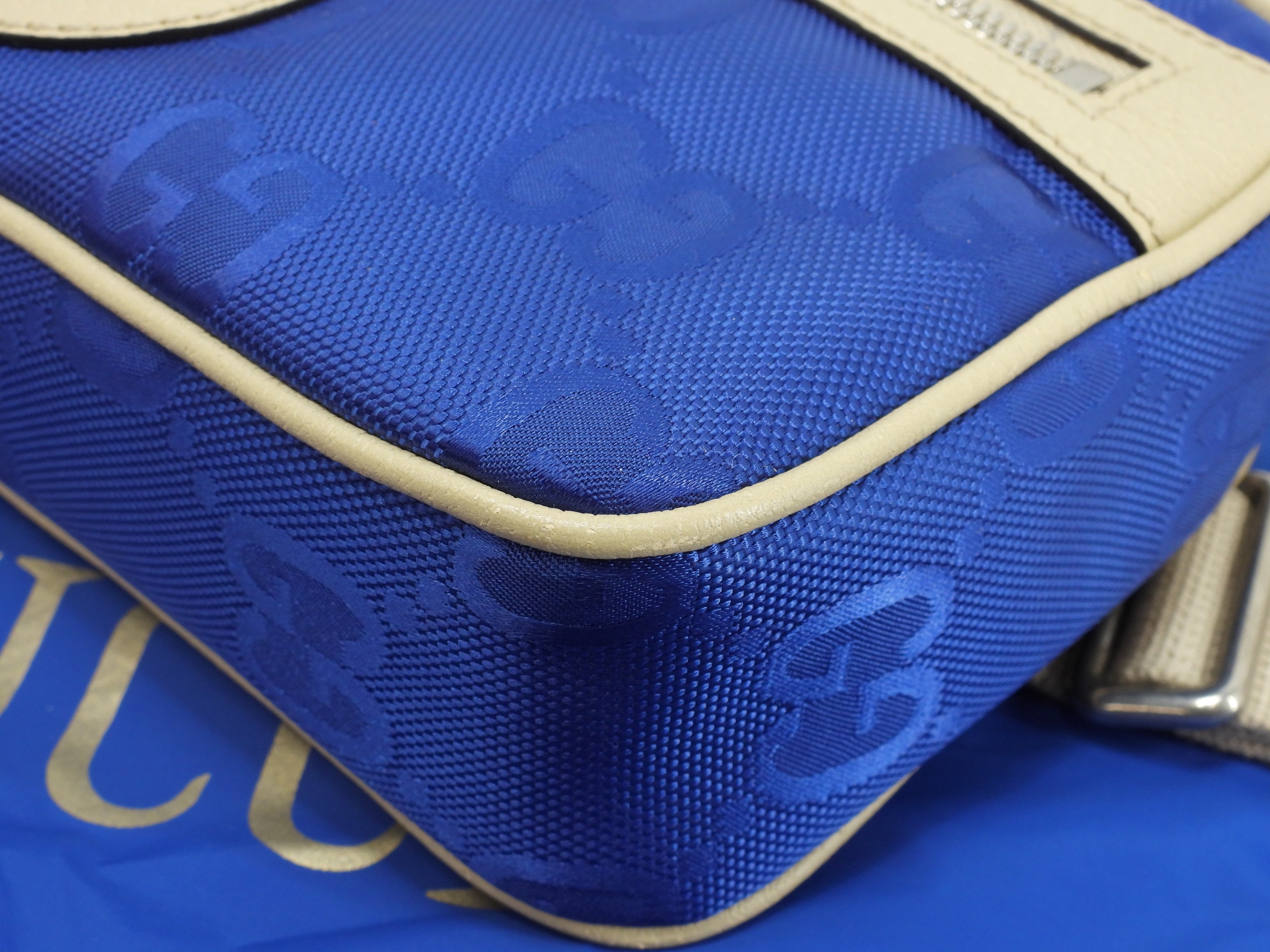 Gucci Marsupio in nylon e pelle GG blu crema, borsa a tracolla, borsa a vita, condizioni eccellenti@ 24