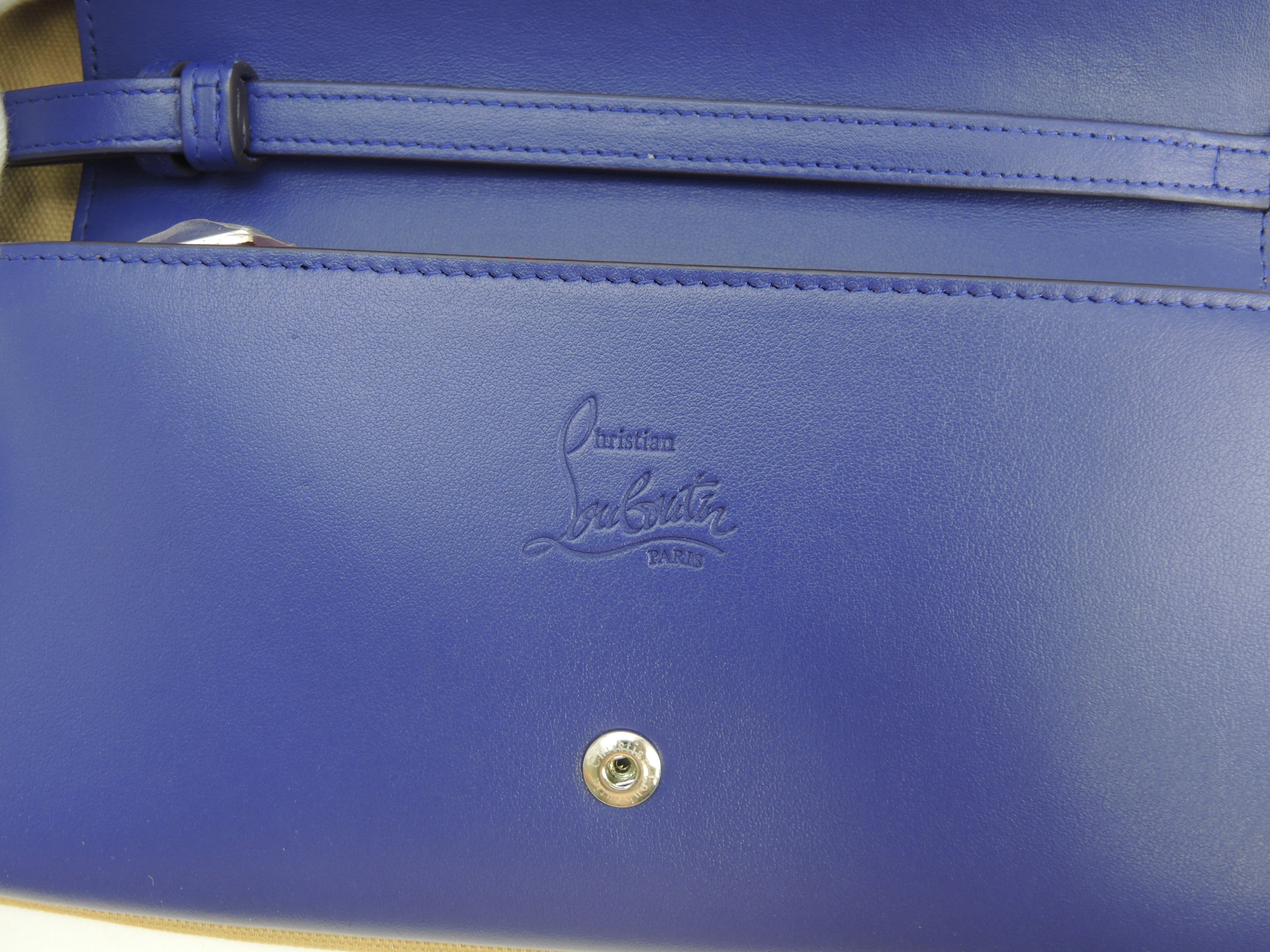 Christian Louboutin Macaron Pochette Portafoglio in pelle viola con borchie, nuovo con cartellino