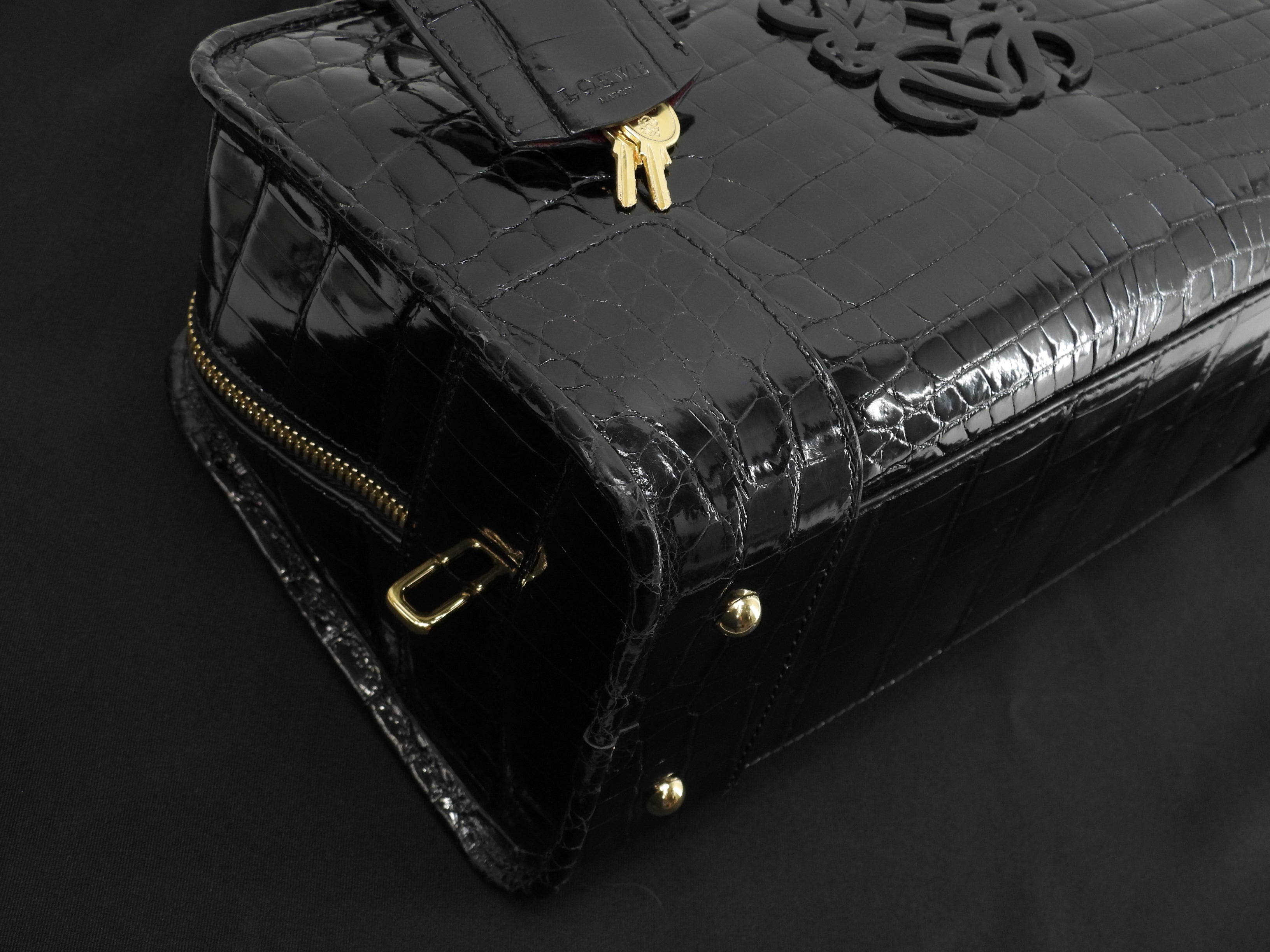 Loewe Amazona 28 Coccodrillo Nero Borsa a mano Hardware dorato Ottime condizioni@111160