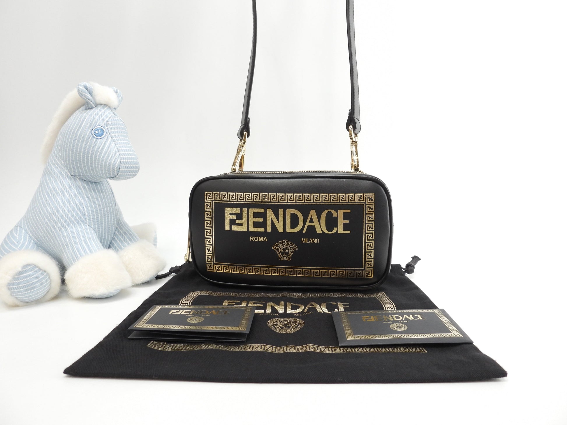 Fendi x Versace Pochette Fendace Pelle Nera Borsa a Tracolla Inutilizzata @ 1