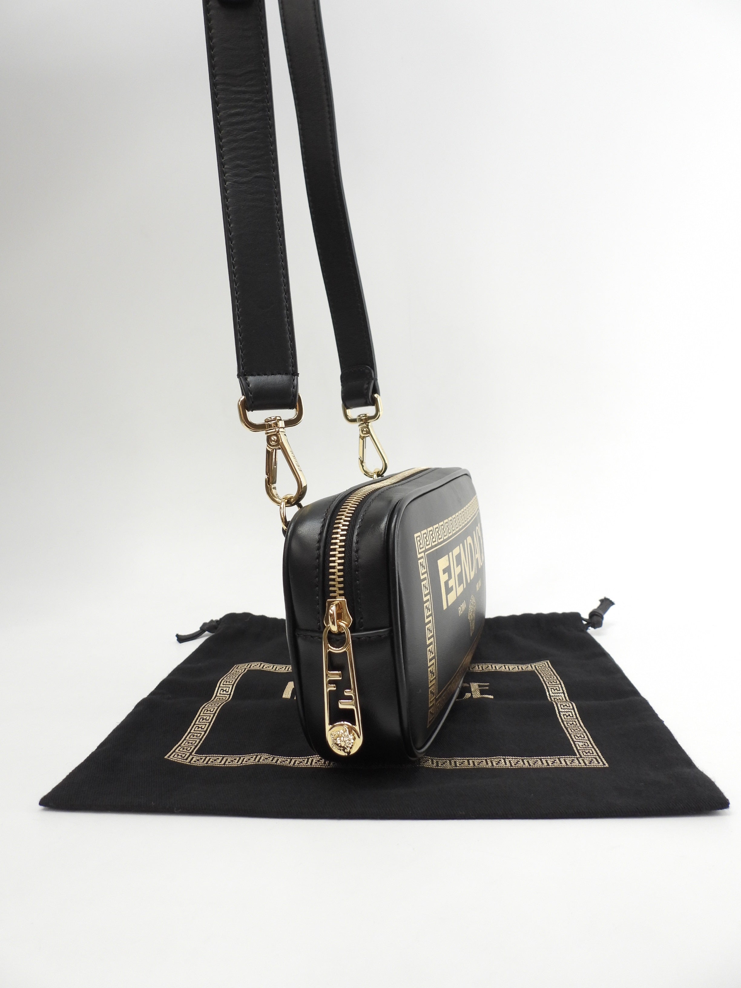 Fendi x Versace Pochette Fendace Pelle Nera Borsa a Tracolla Inutilizzata @ 1