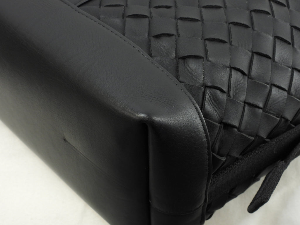 Bottega Veneta tote bag squadrata in pelle nera Intrecciato da uomo, in ottime condizioni @P01613349S