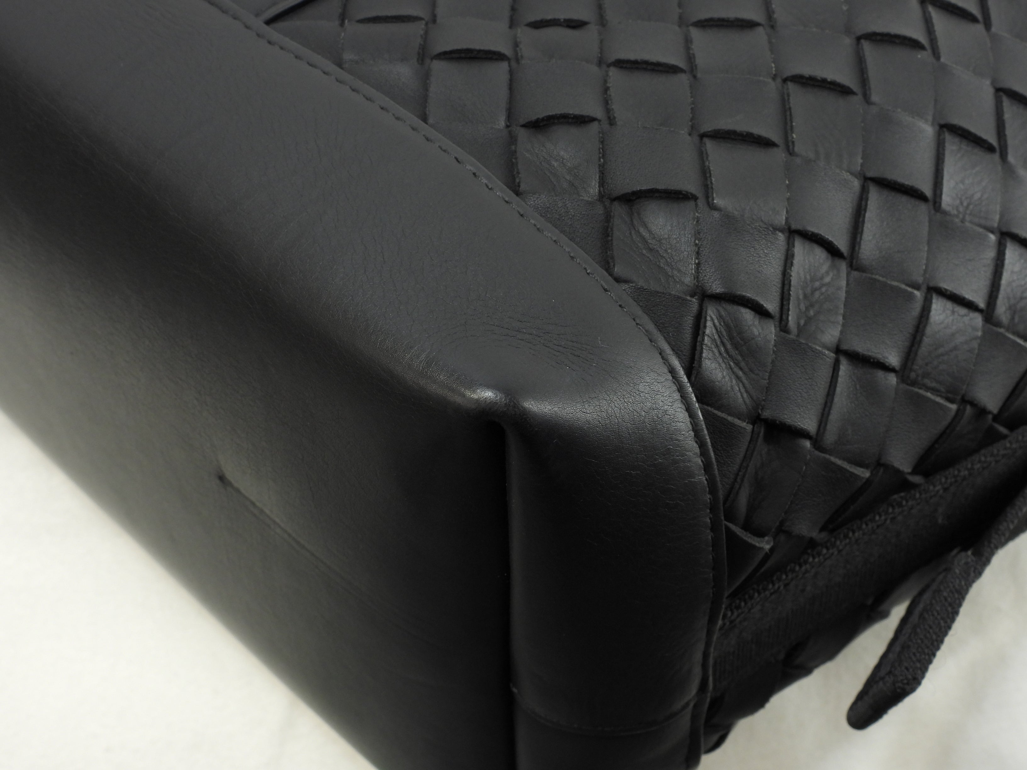 Bottega Veneta tote bag squadrata in pelle nera Intrecciato da uomo, in ottime condizioni @P01613349S