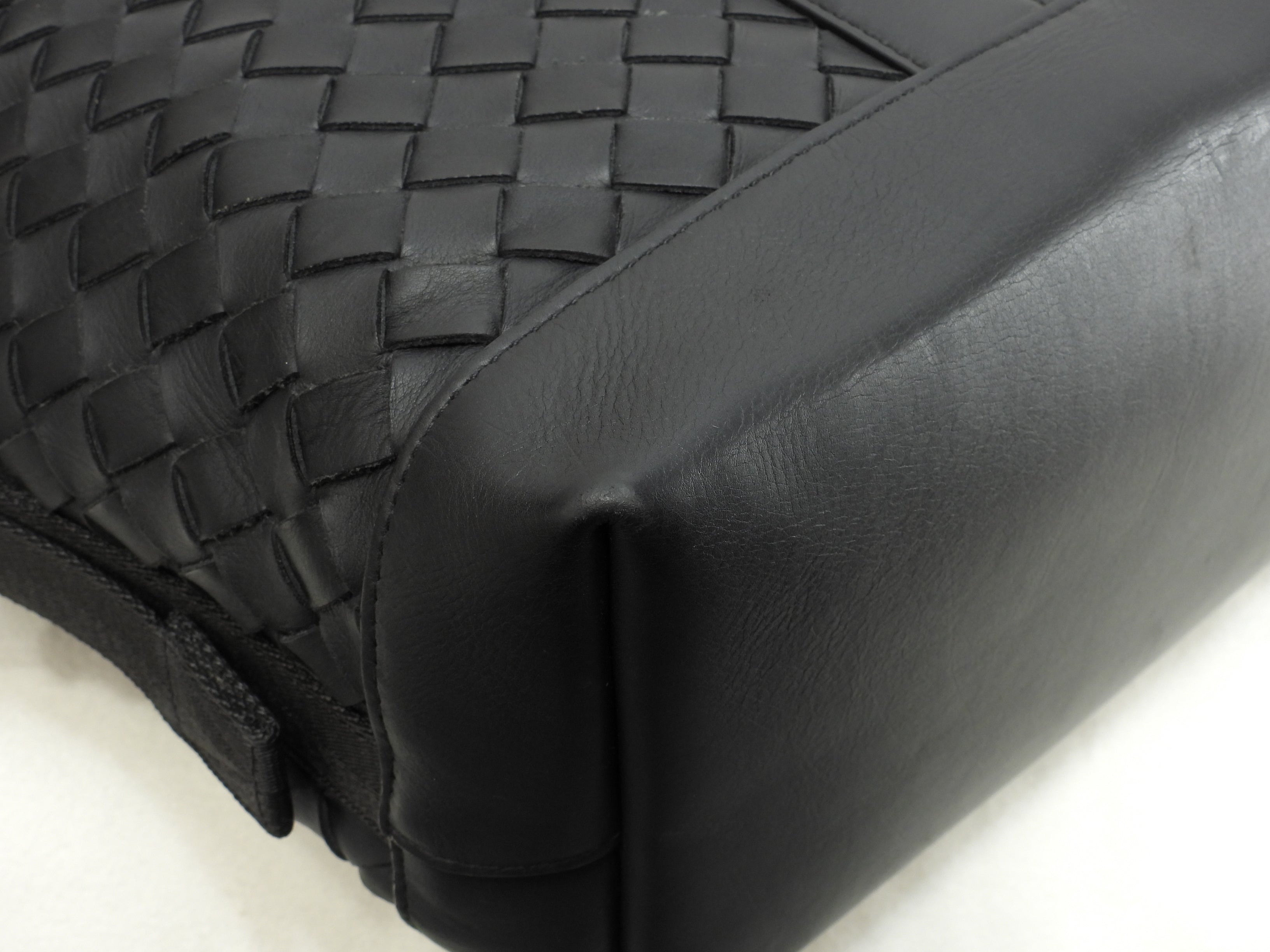 Bottega Veneta tote bag squadrata in pelle nera Intrecciato da uomo, in ottime condizioni @P01613349S
