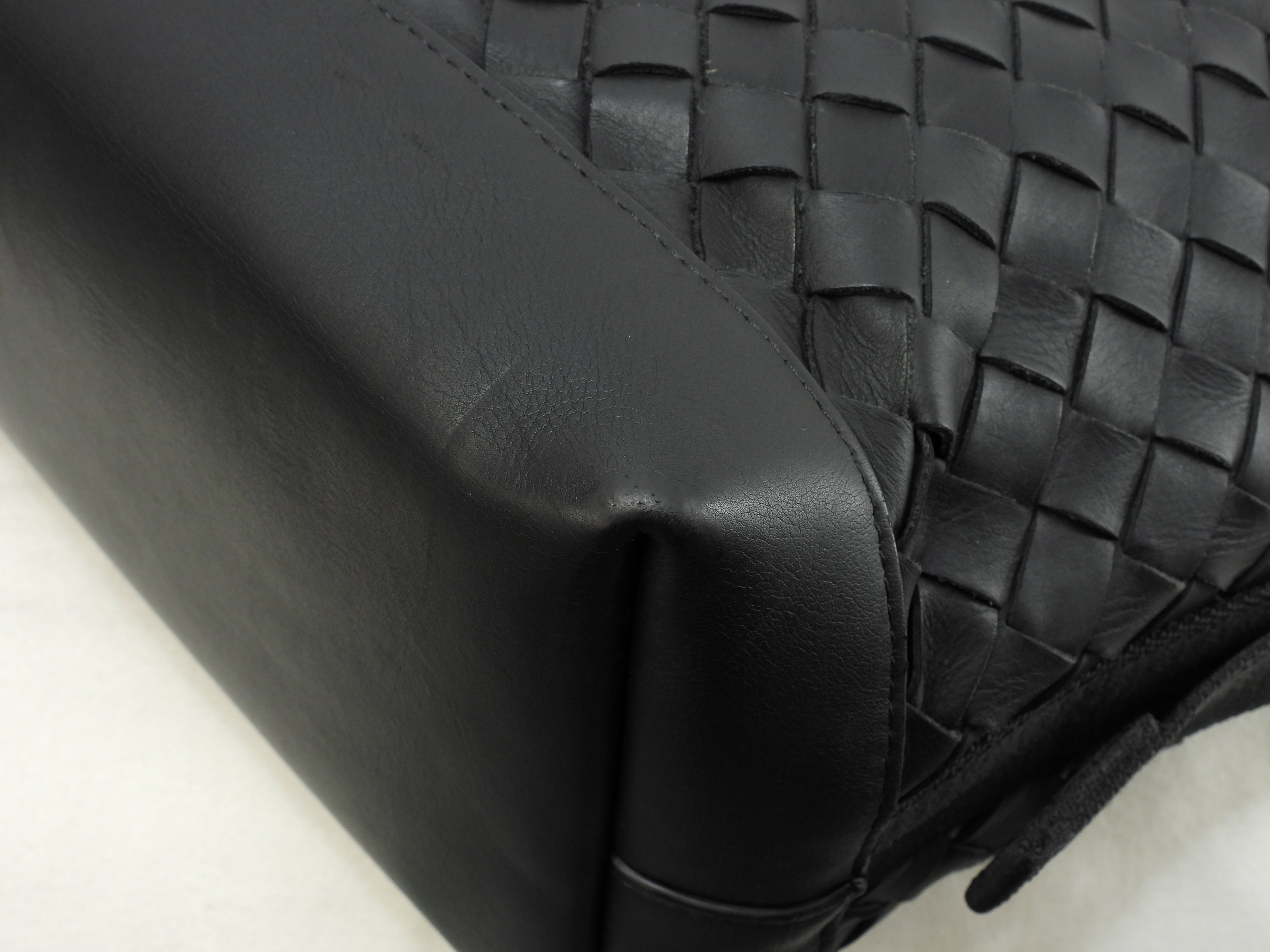 Bottega Veneta tote bag squadrata in pelle nera Intrecciato da uomo, in ottime condizioni @P01613349S