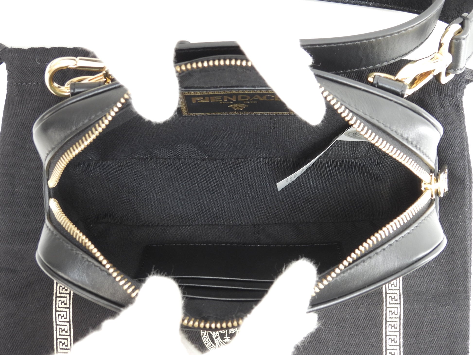 Fendi x Versace Pochette Fendace Pelle Nera Borsa a Tracolla Inutilizzata @ 1