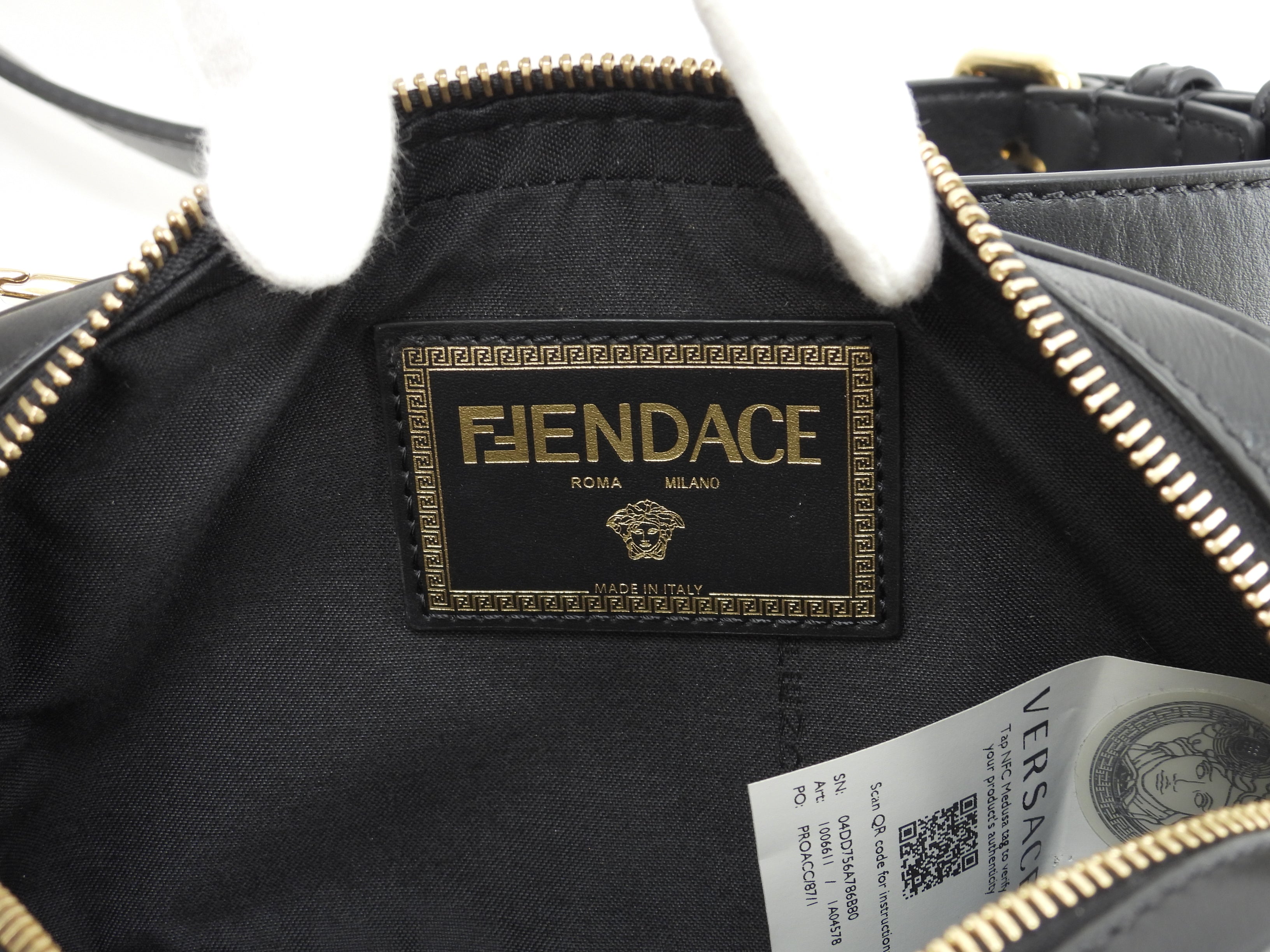 Fendi x Versace Pochette Fendace Pelle Nera Borsa a Tracolla Inutilizzata @ 1