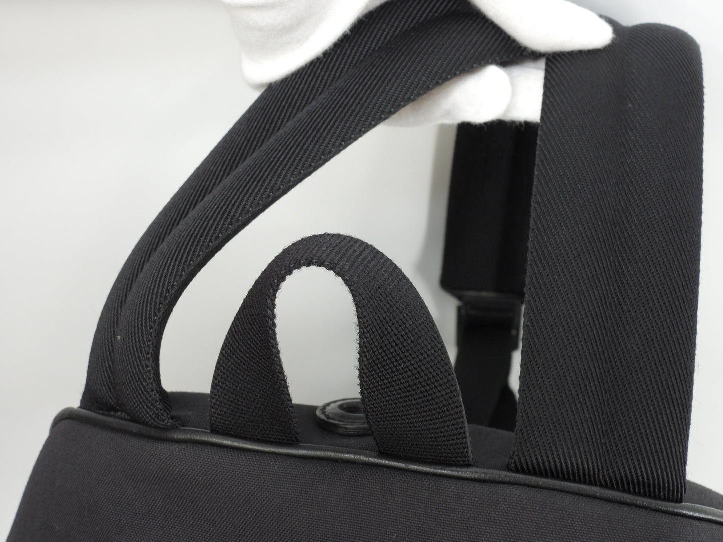 Zaino Saint Laurent con stelle in nylon e pelle nera, borsa a tracolla, in ottime condizioni @ 3