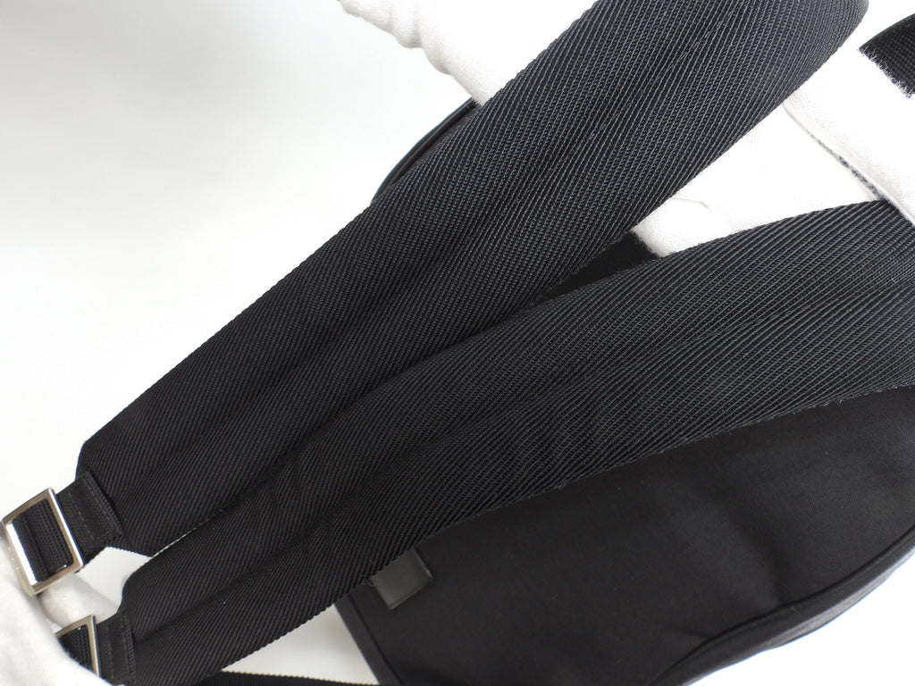 Zaino Saint Laurent con stelle in nylon e pelle nera, borsa a tracolla, in ottime condizioni @ 3