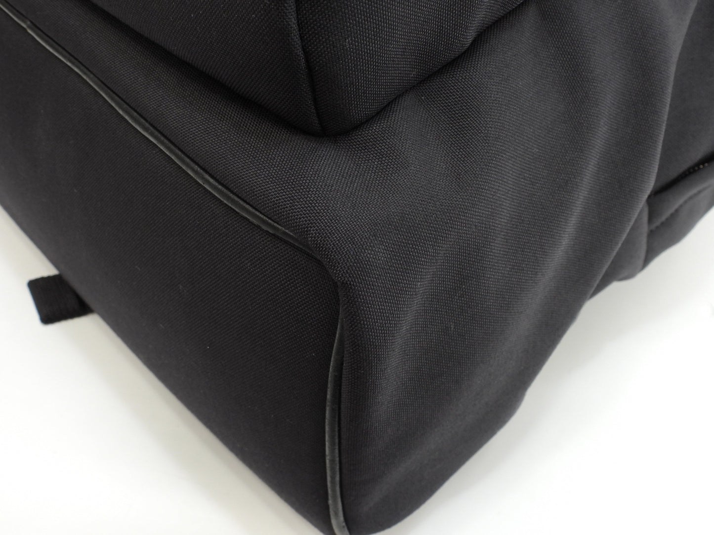 Zaino Saint Laurent con stelle in nylon e pelle nera, borsa a tracolla, in ottime condizioni @ 3